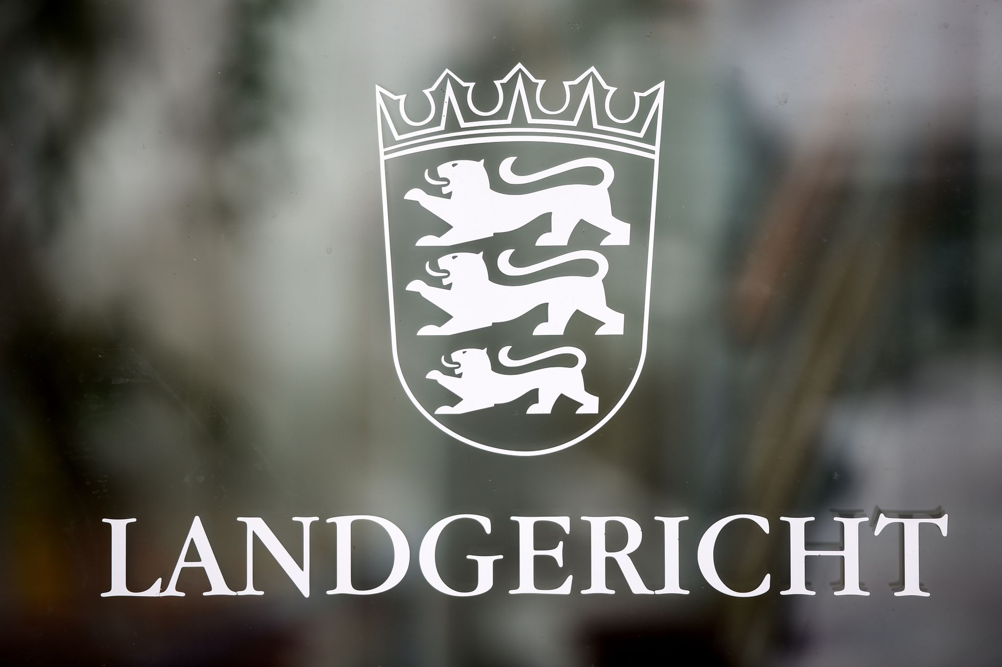 Schwester zum Inzest gezwungen: 21-Jähriger schweigt