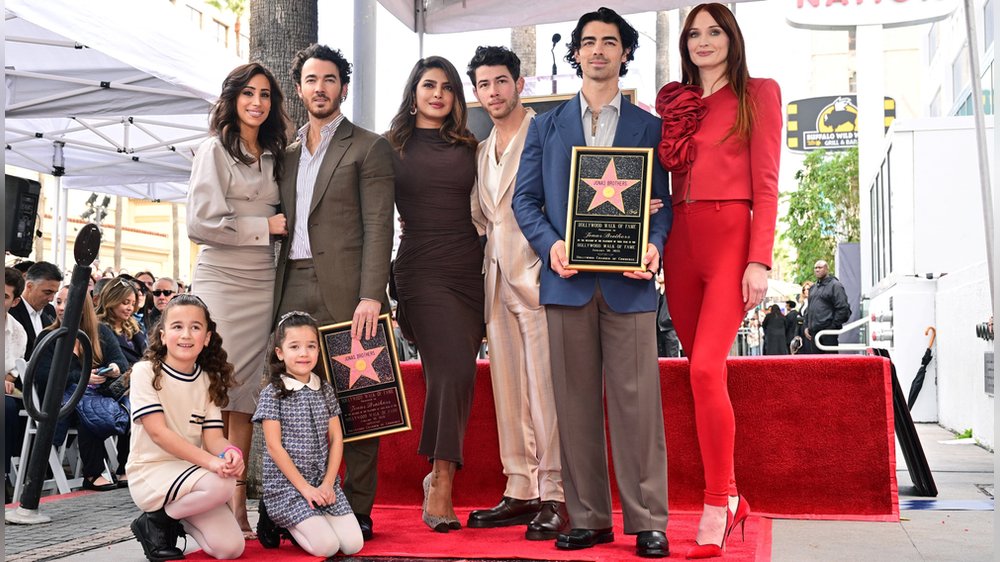 Walk of Fame: Jonas Brothers enthüllen Stern mit ihren Familien