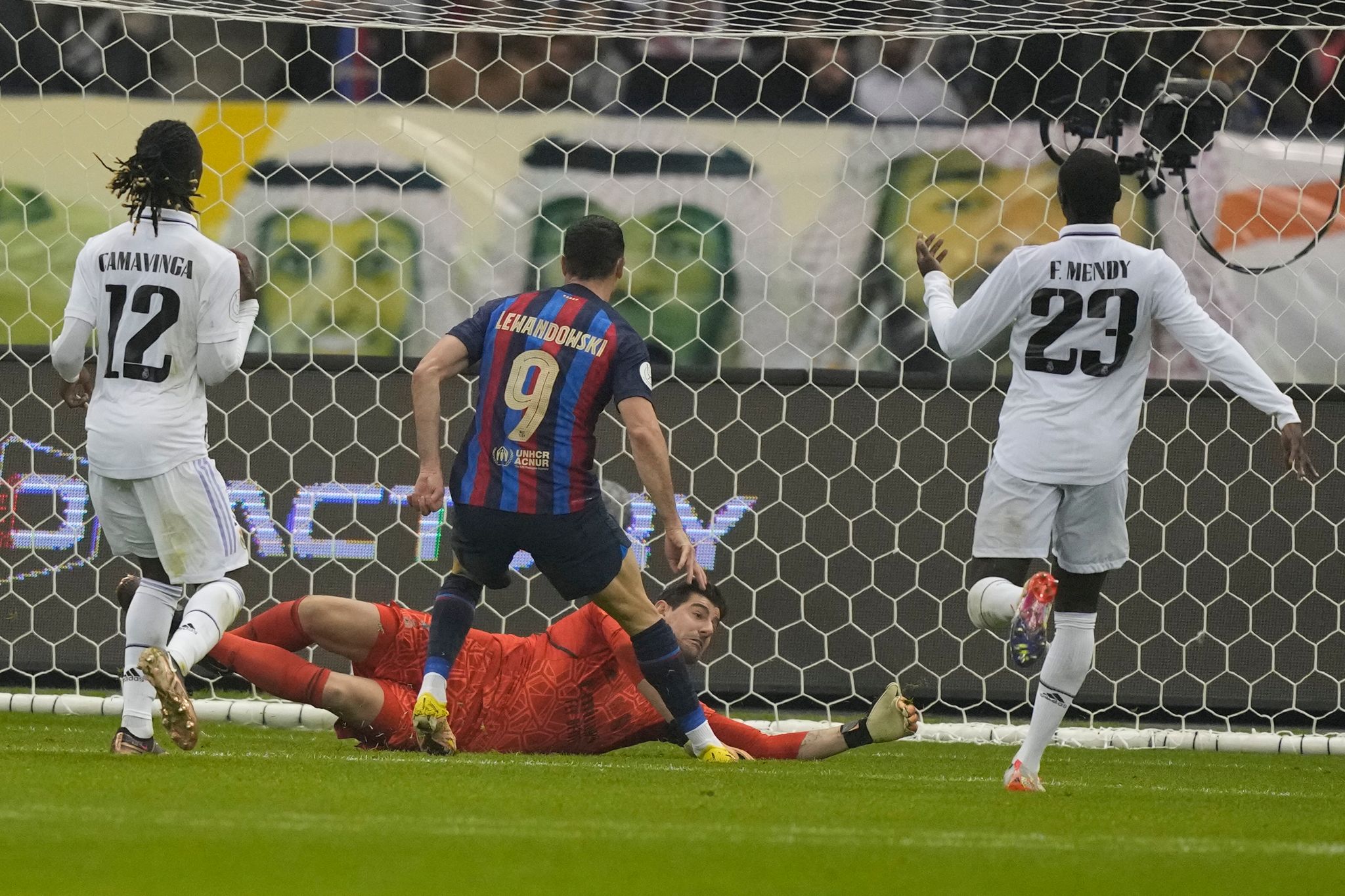 Lewandowski trifft: Barça gewinnt Supercup gegen Real