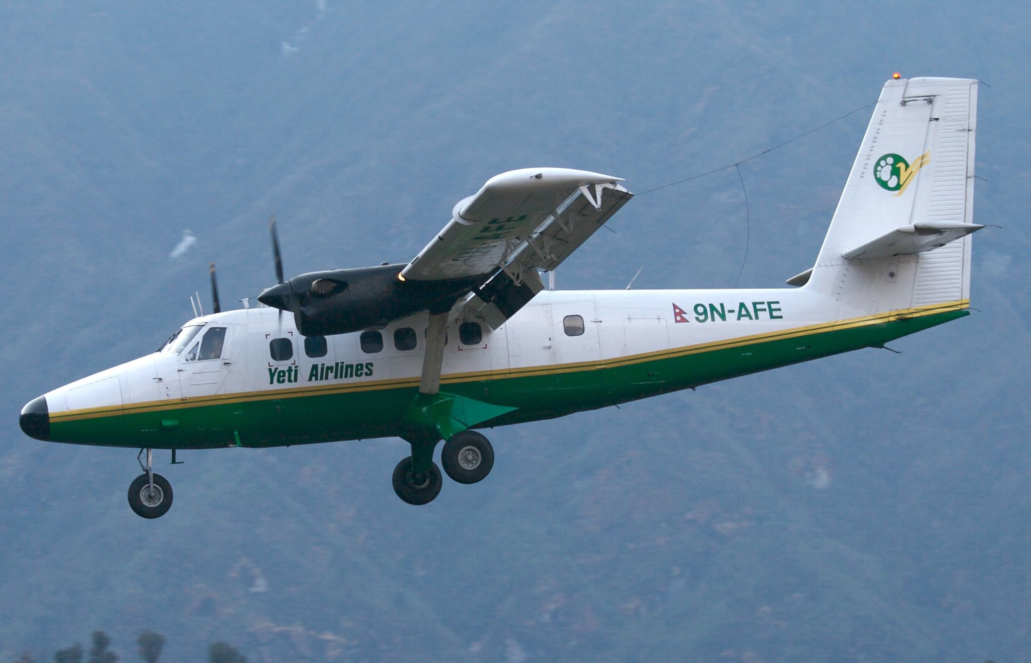 Flugzeug-Absturz mit  72 Passagieren  – bereits 29 Tote geborgen