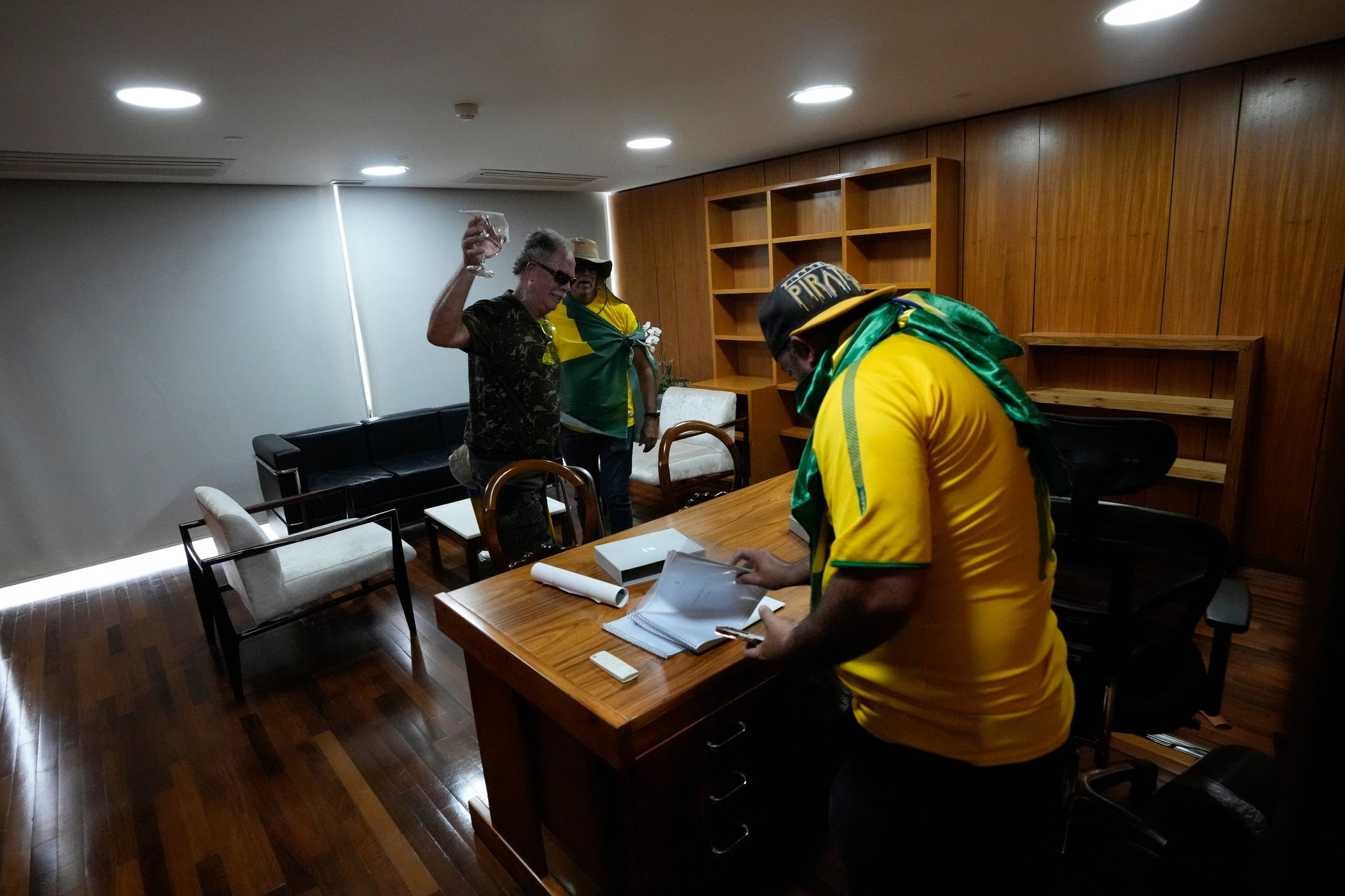 Brasília: Aufräumarbeiten nach Angriff auf Regierungsviertel