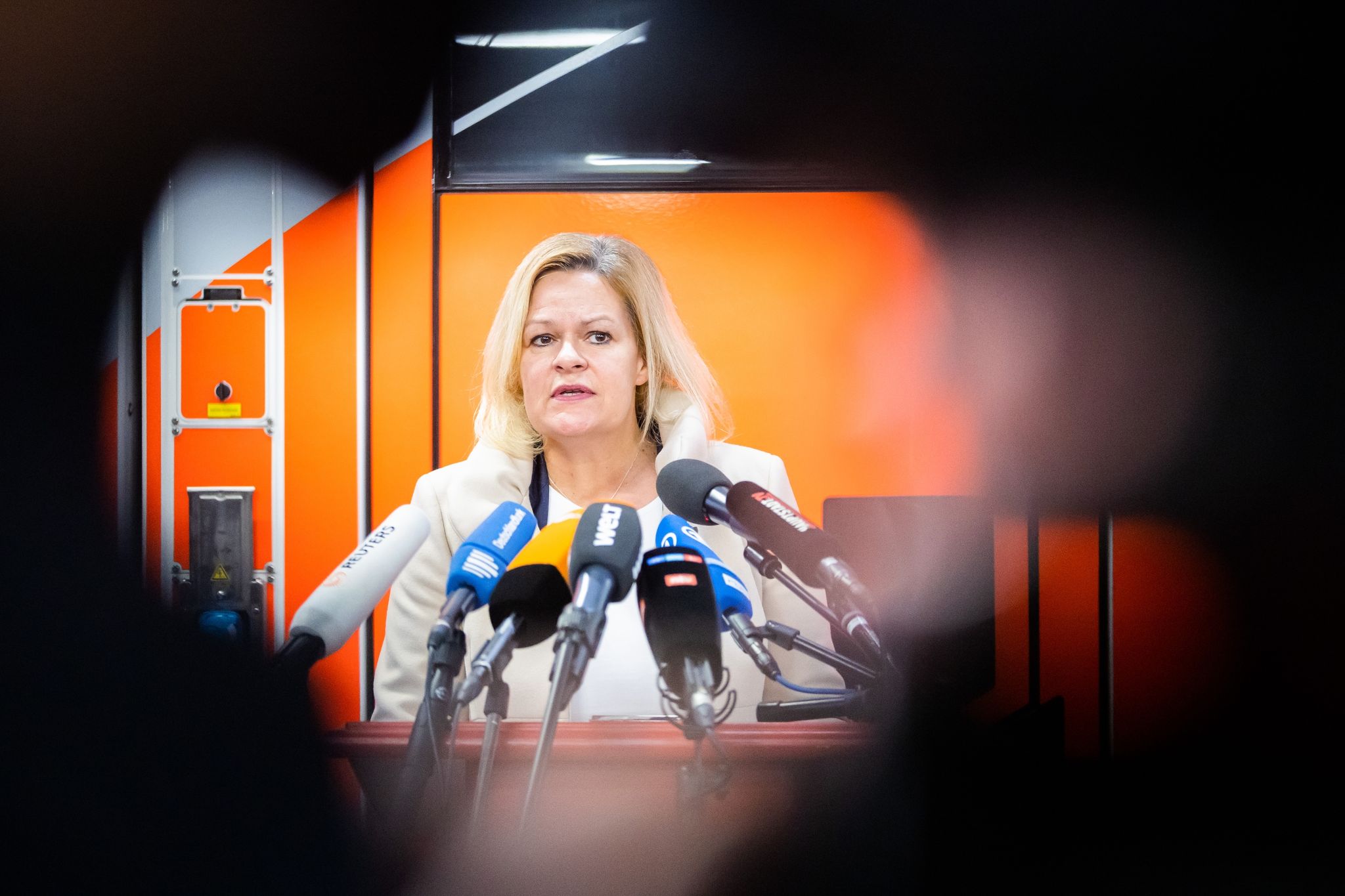 Bundesinnenministerin will halbautomatische Waffen verbieten