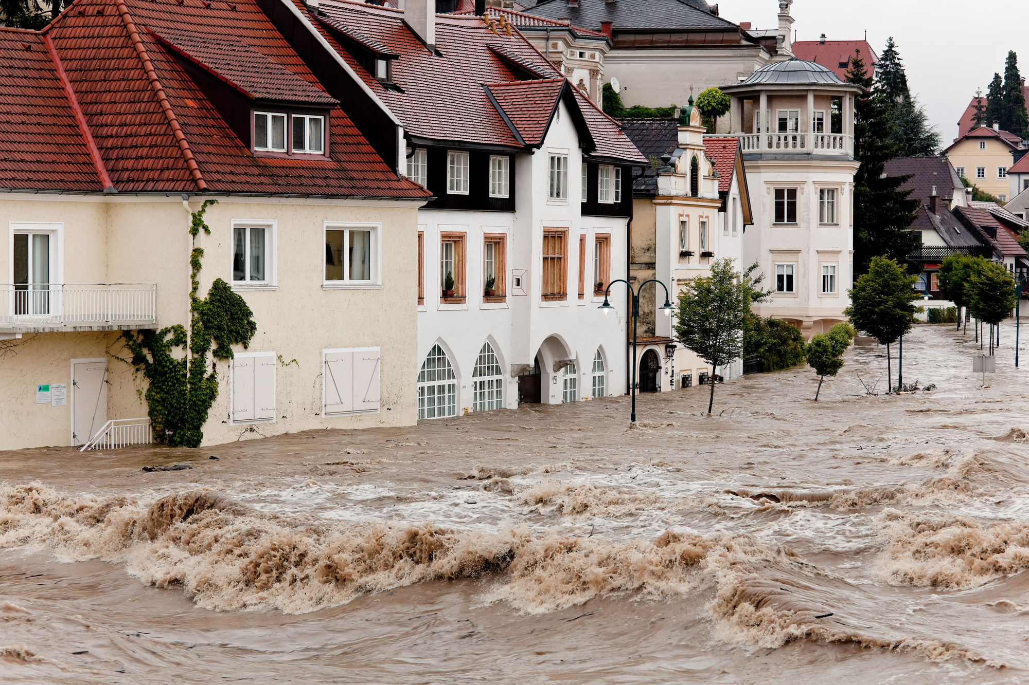 Unwetter-Warnung: Schwere Stürme und Hochwasser-Alarm in Deutschland