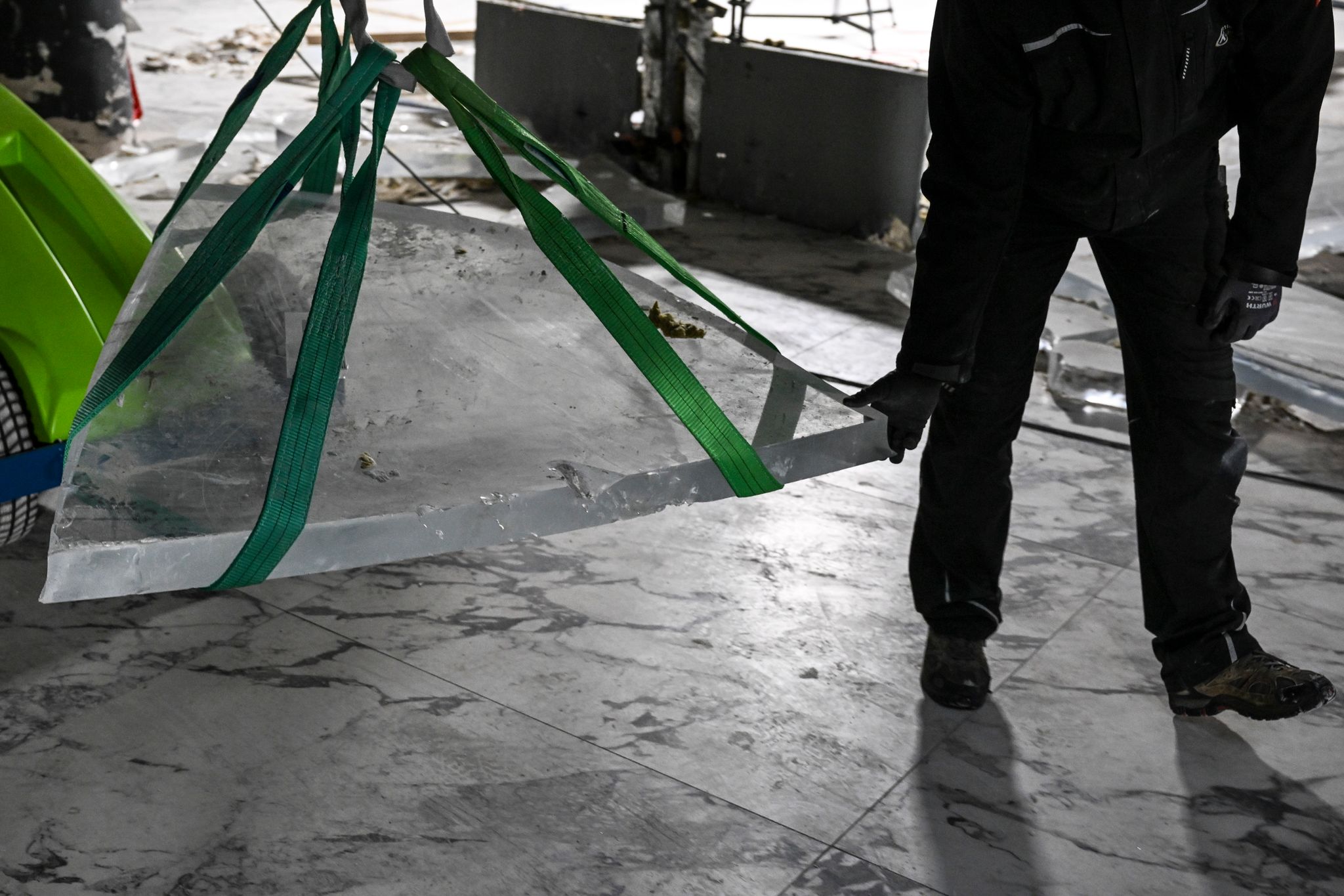 Geplatztes Aquarium: Ursachensuche zwischen Zylinderteilen