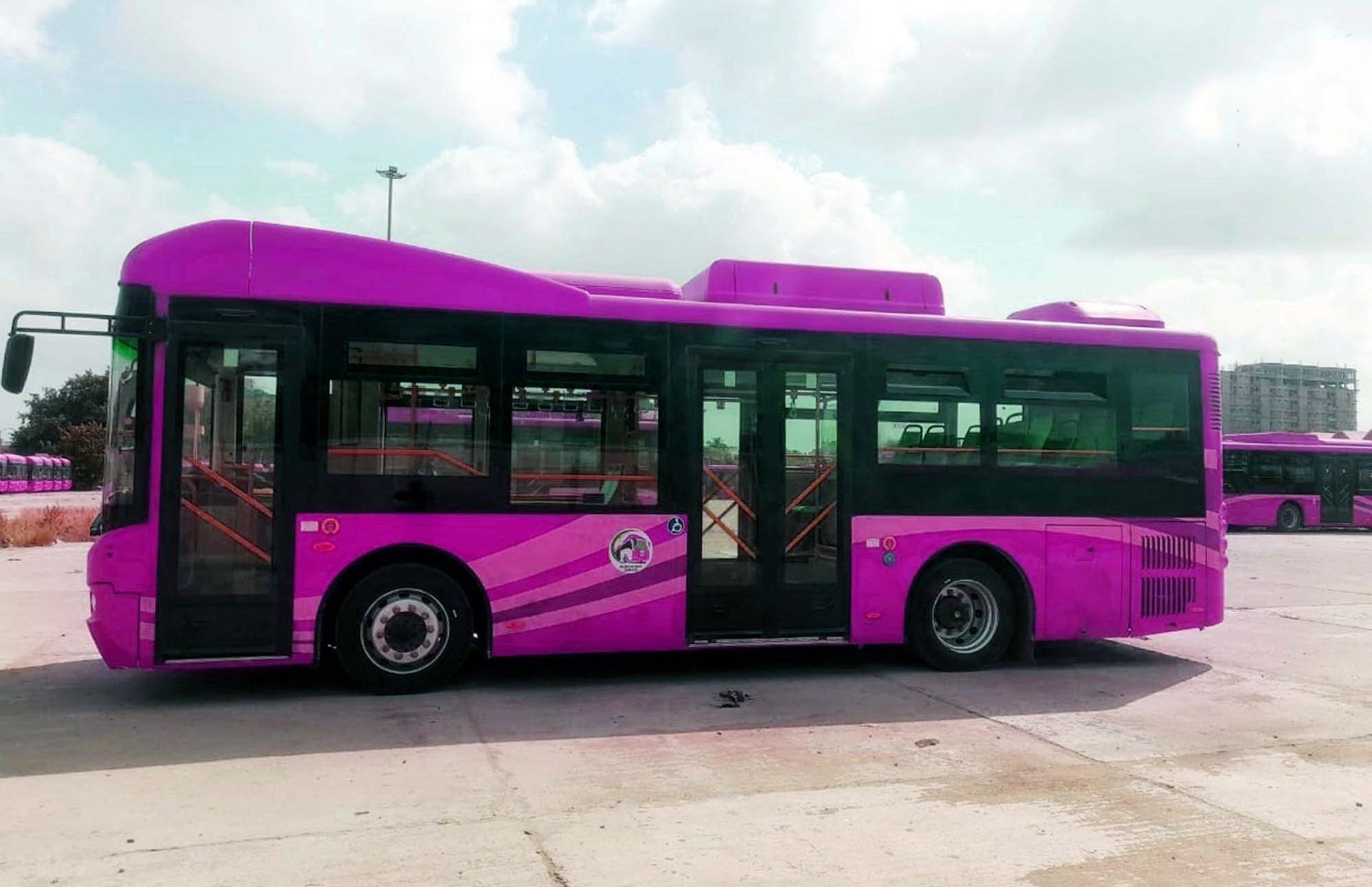 Pakistan führt erste Buslinien für Frauen ein