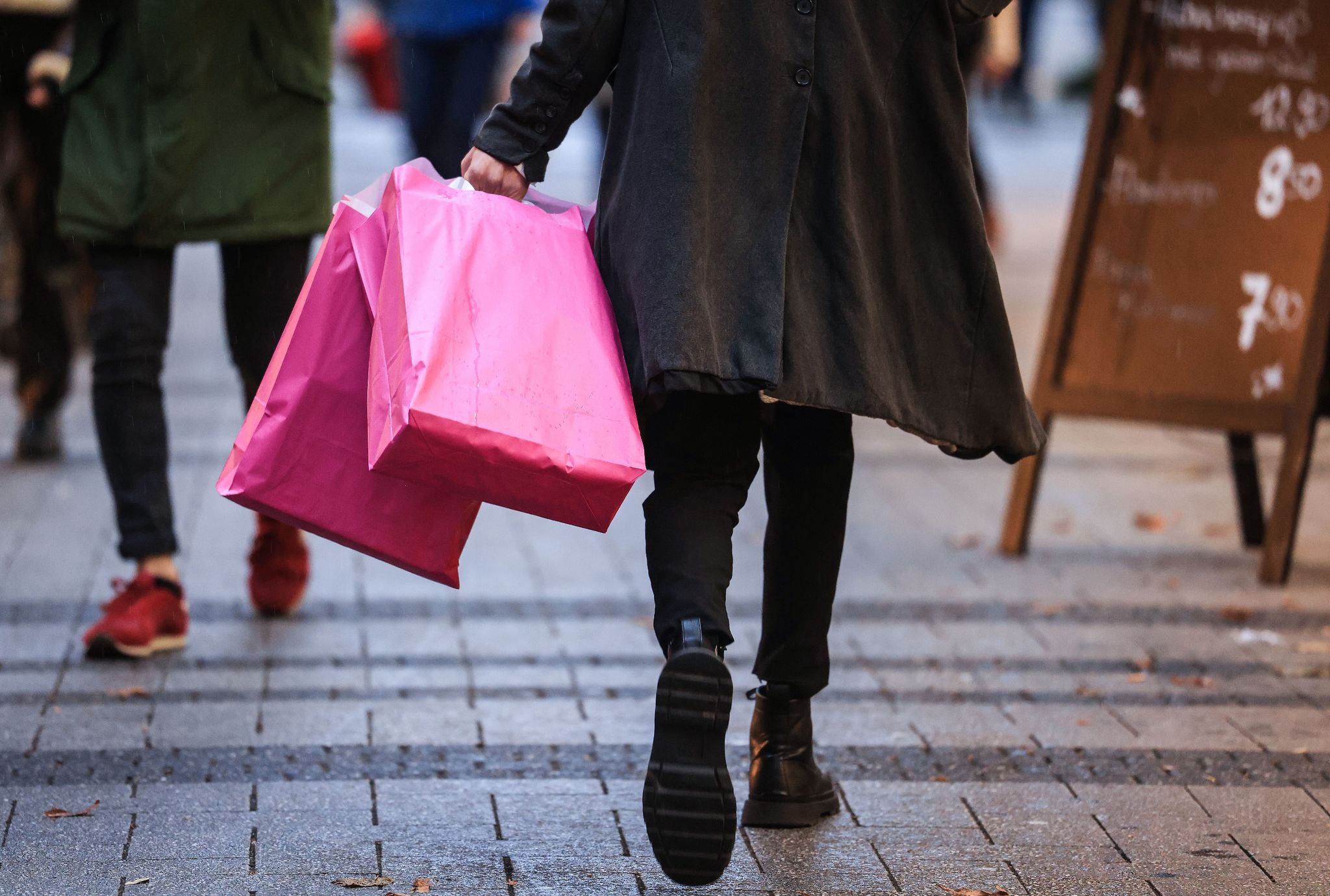 Deutsches Konsumklima hellt sich langsam weiter auf