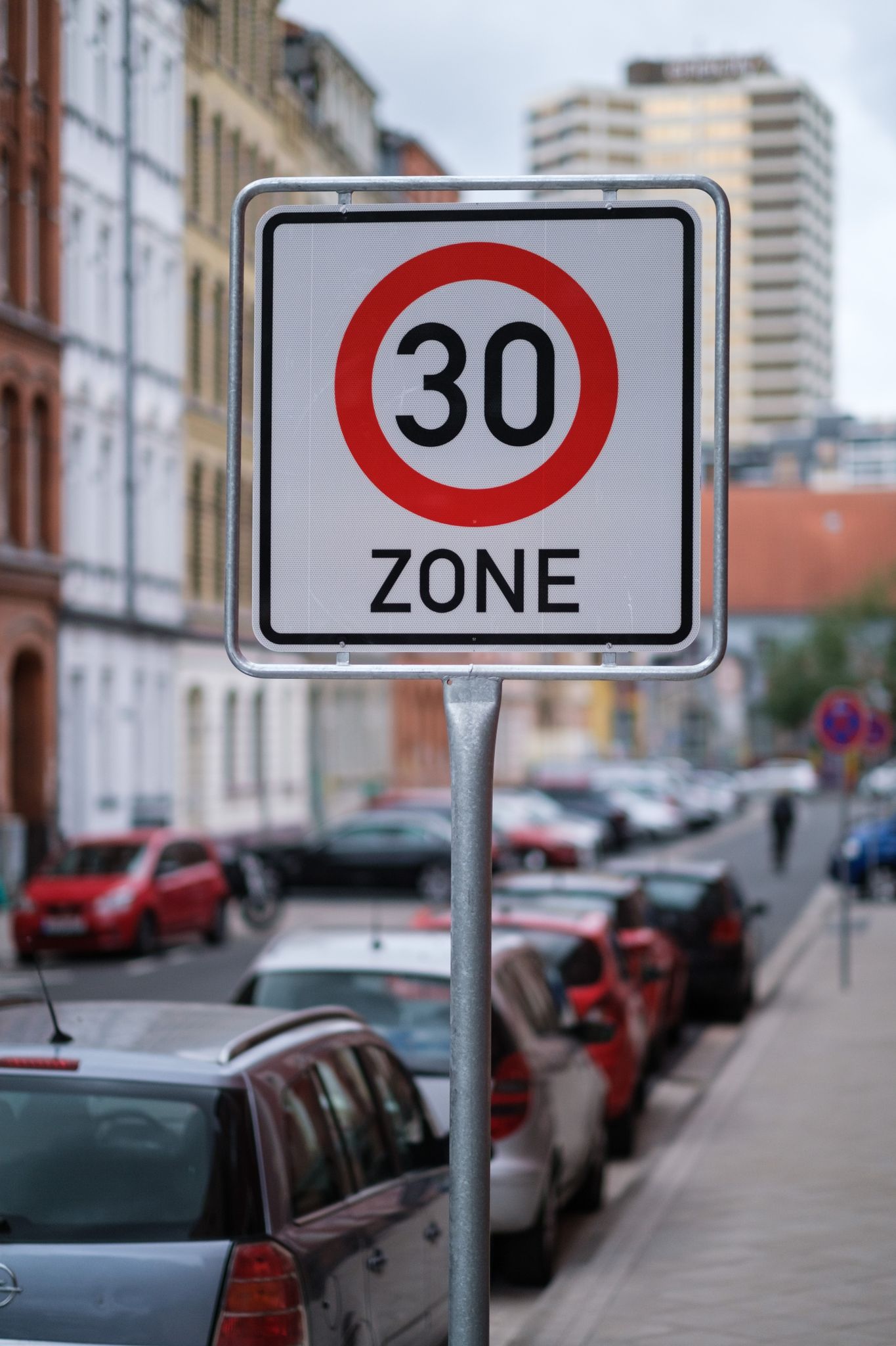 Tempolimit auf Autobahnen? – Klage in Karlsruhe
