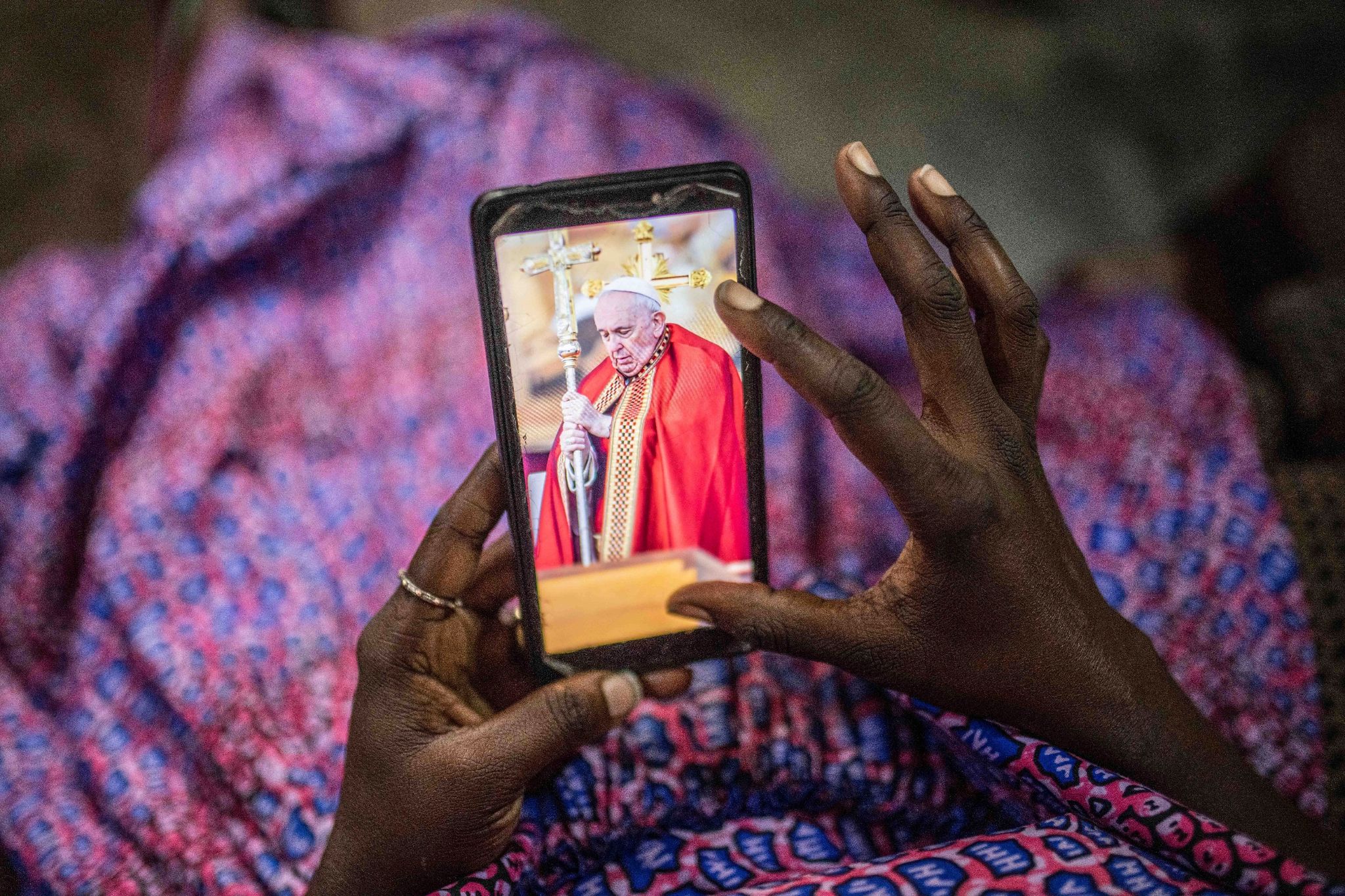 Papst in Afrika – Hunderttausende jubeln auf Straßen
