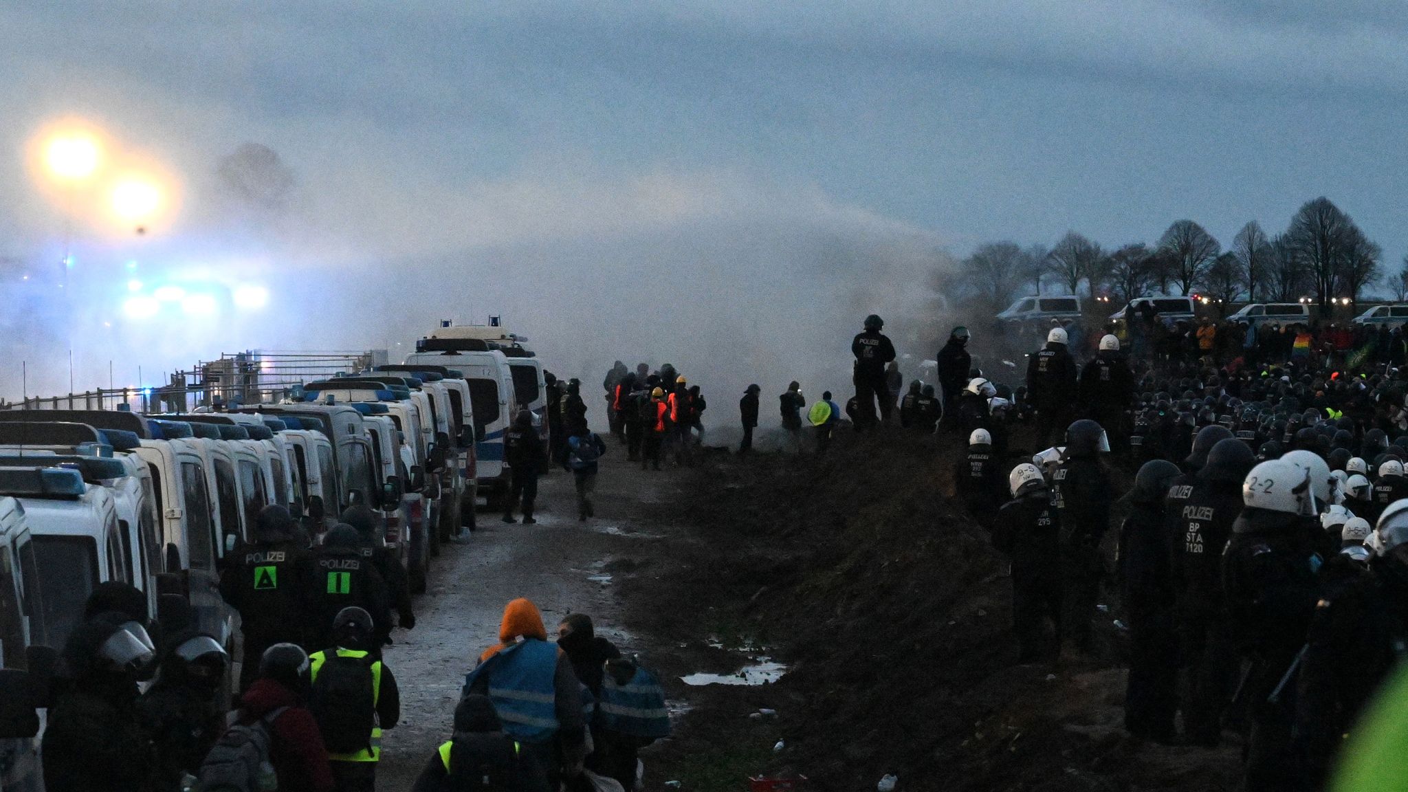 Lützerath-Demo: Mehr als 70 verletzte Polizisten