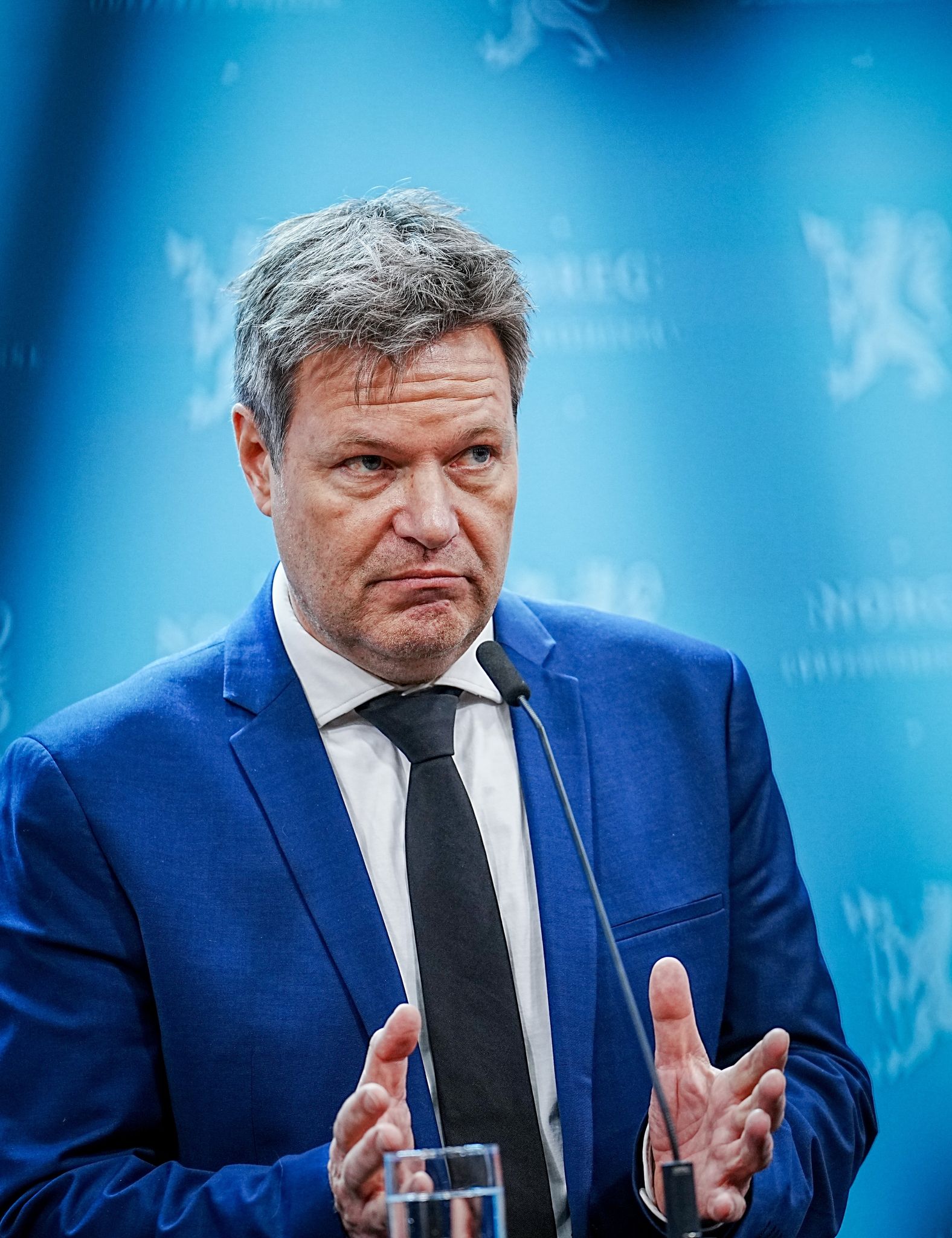 Habeck verlangt Fortschritte beim Klimaschutz im Verkehr