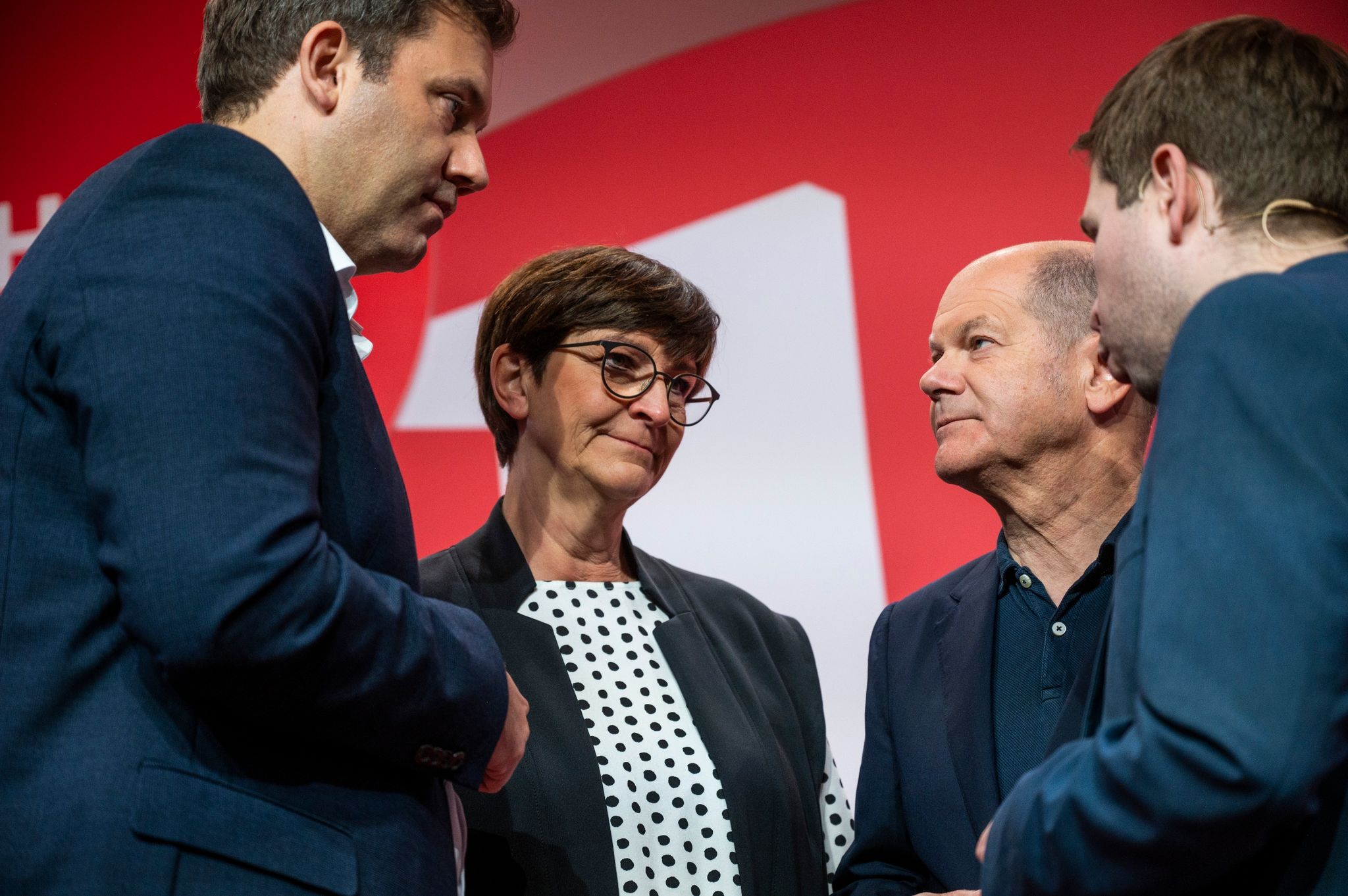 SPD: Führungsrolle Deutschlands und neue Russland-Politik