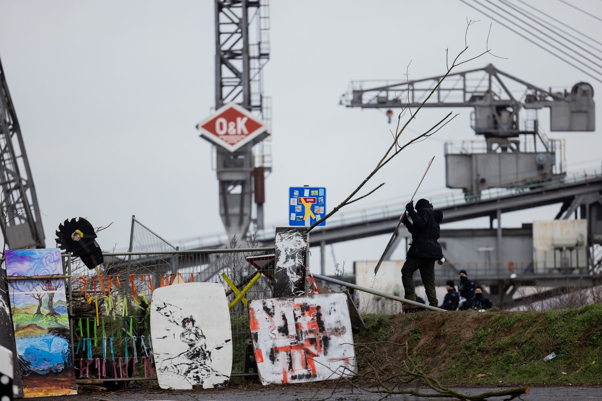 Polizei räumt Barrikade bei Lützerath