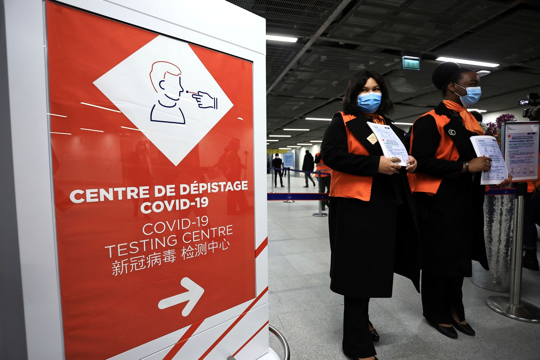 Corona-Welle in China: Debatte über Einreise-Beschränkungen