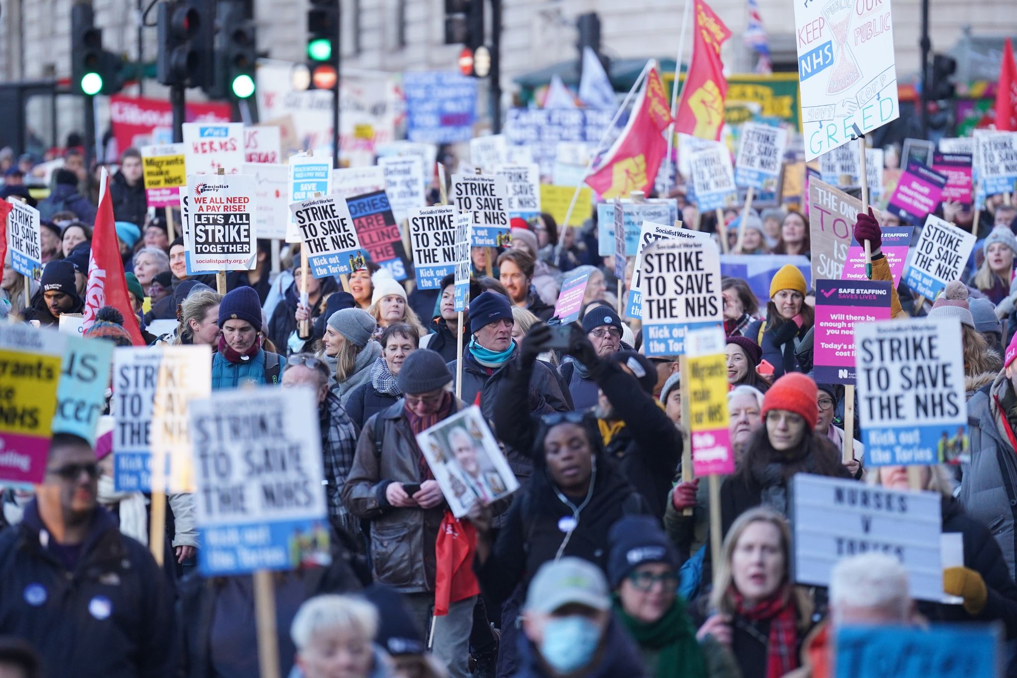 England: Pflegekräfte legen Arbeit nieder
