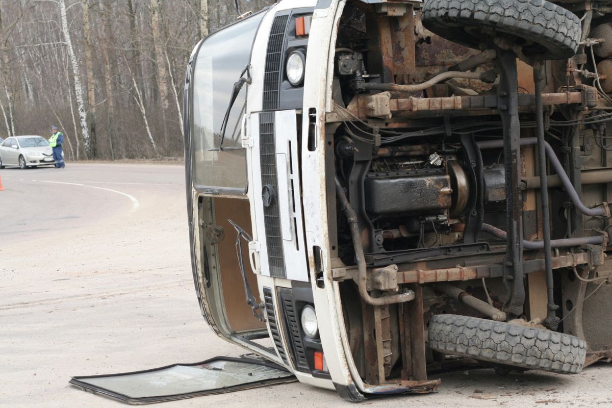 Schwerer Bus-Unfall auf Autobahn – Tote und Verletzte