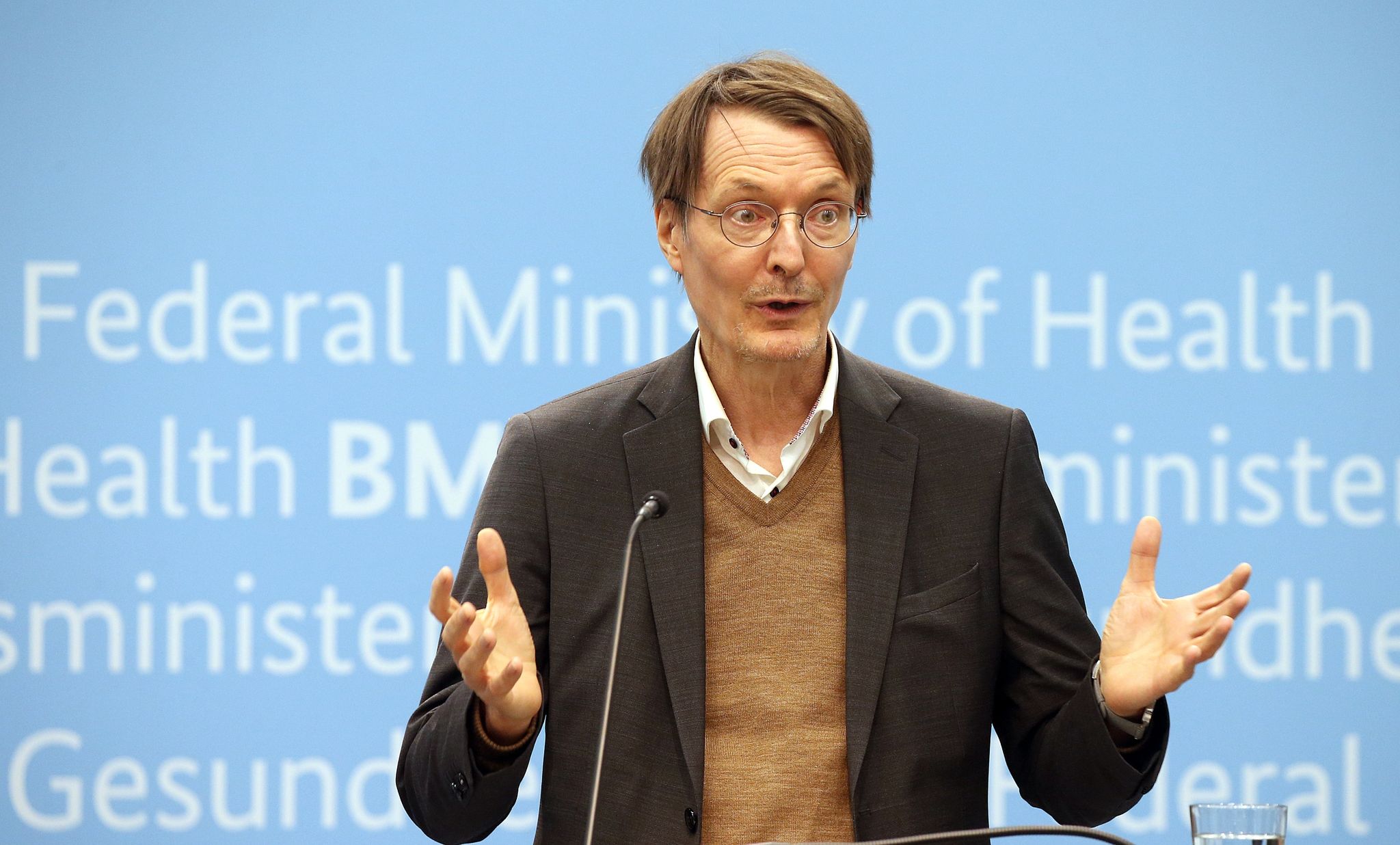 Lauterbach verteidigt Pflegepläne