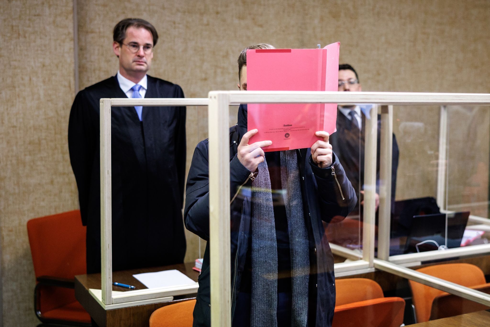 Tödlicher Raserunfall – Angeklagter bricht in Tränen aus