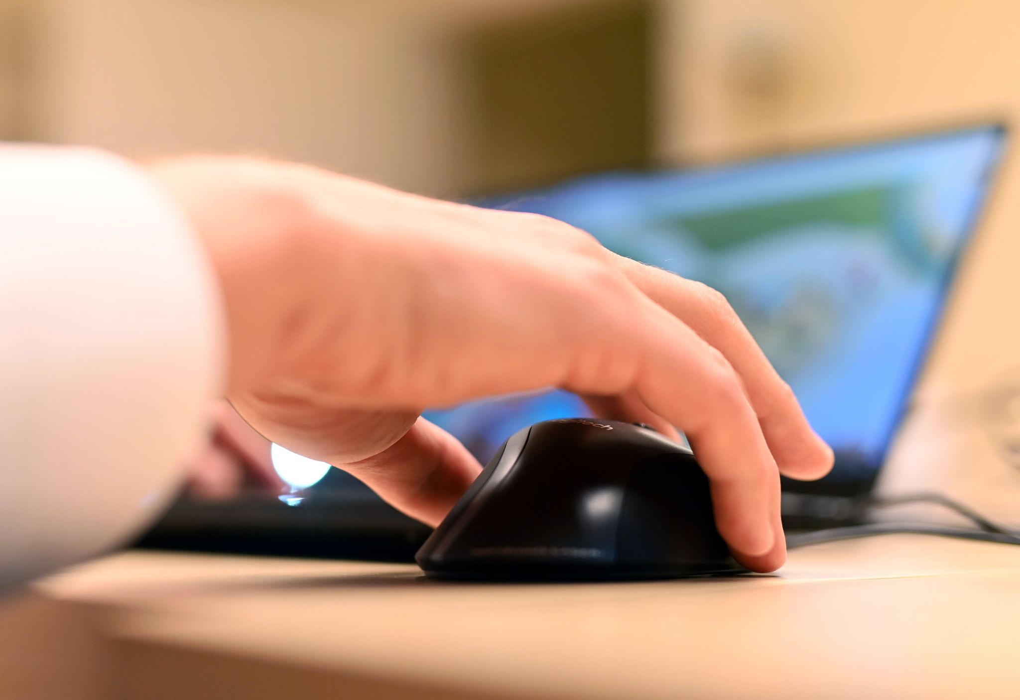 Warnung vor sorgloser Weitergabe eigener Daten im Internet