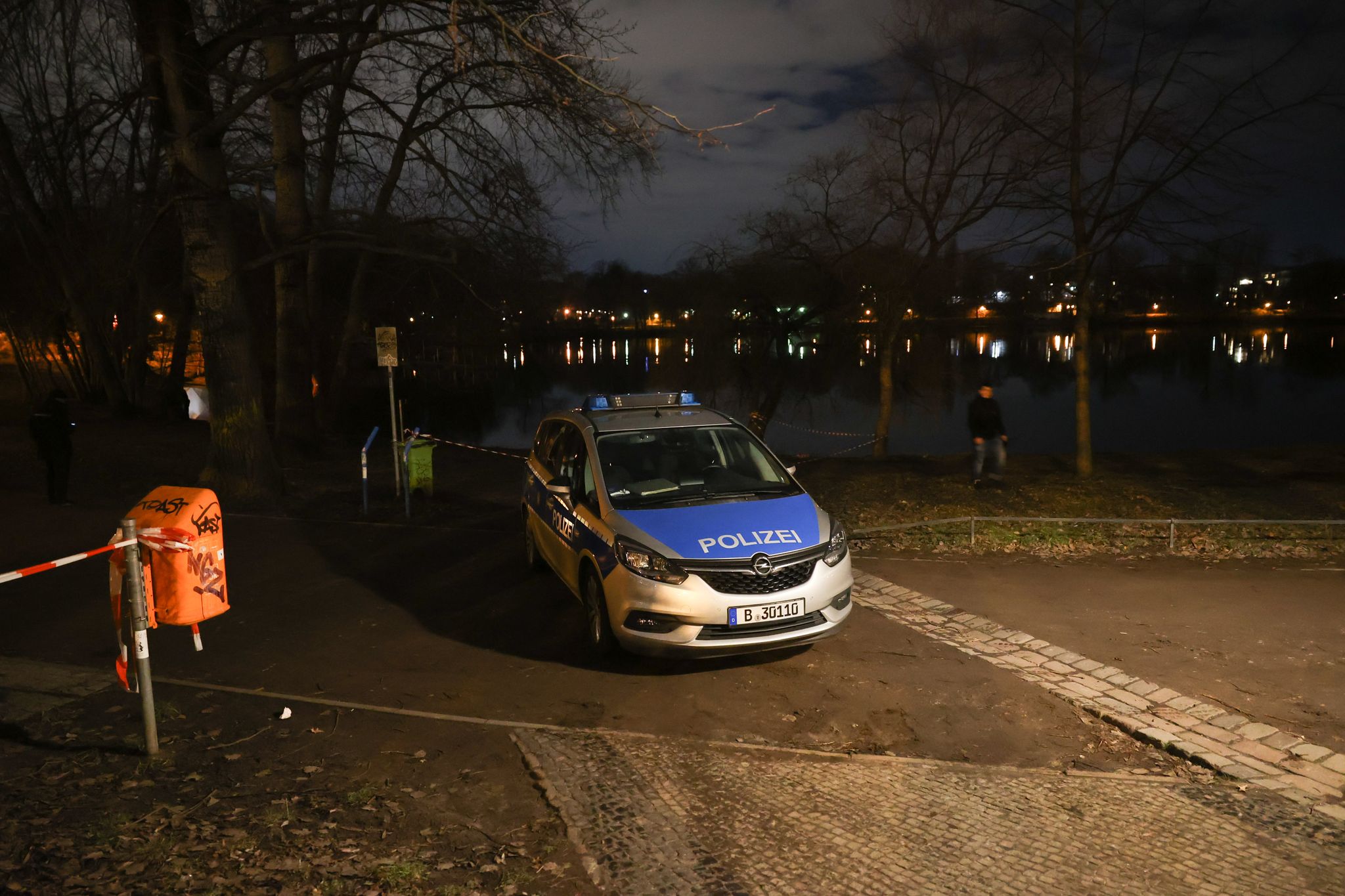 Frau und Kind tot in Berliner See gefunden
