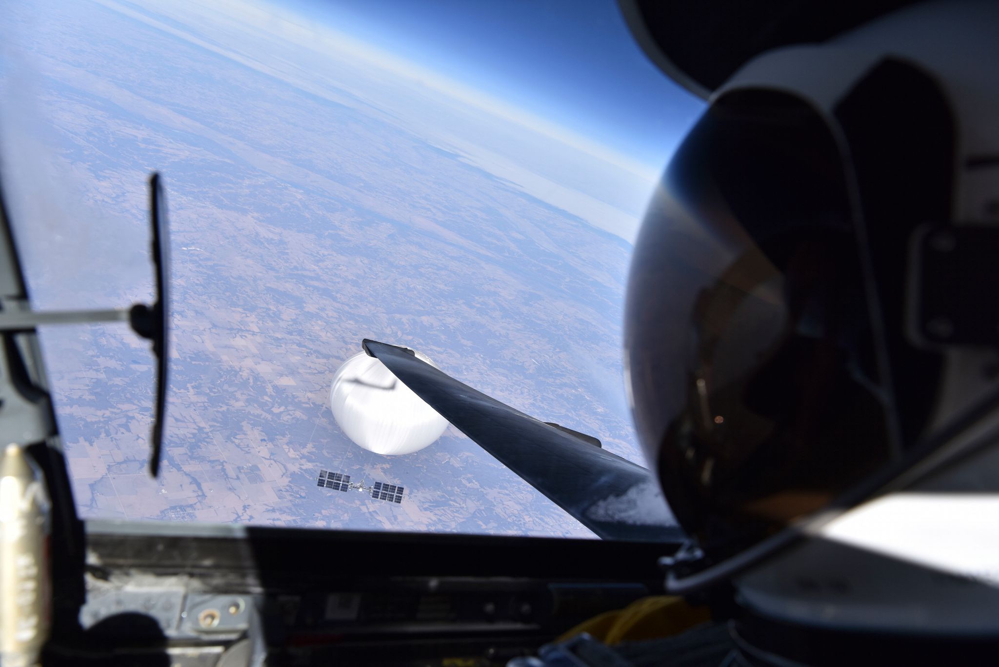 Pentagon veröffentlicht Foto von Spionageballon vor Abschuss