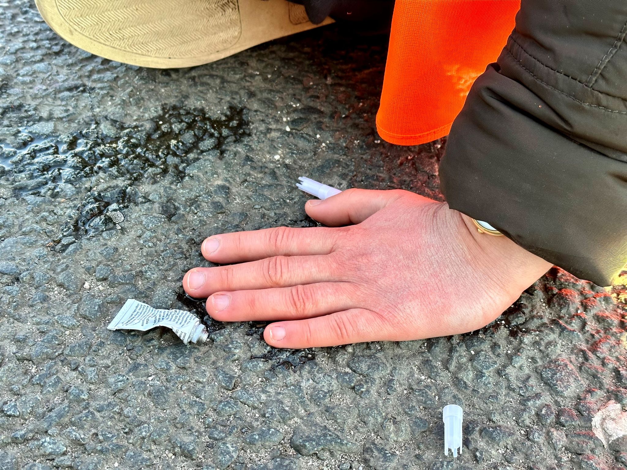 Tausende Polizisten sollen Lösen von Klebe-Aktivisten lernen