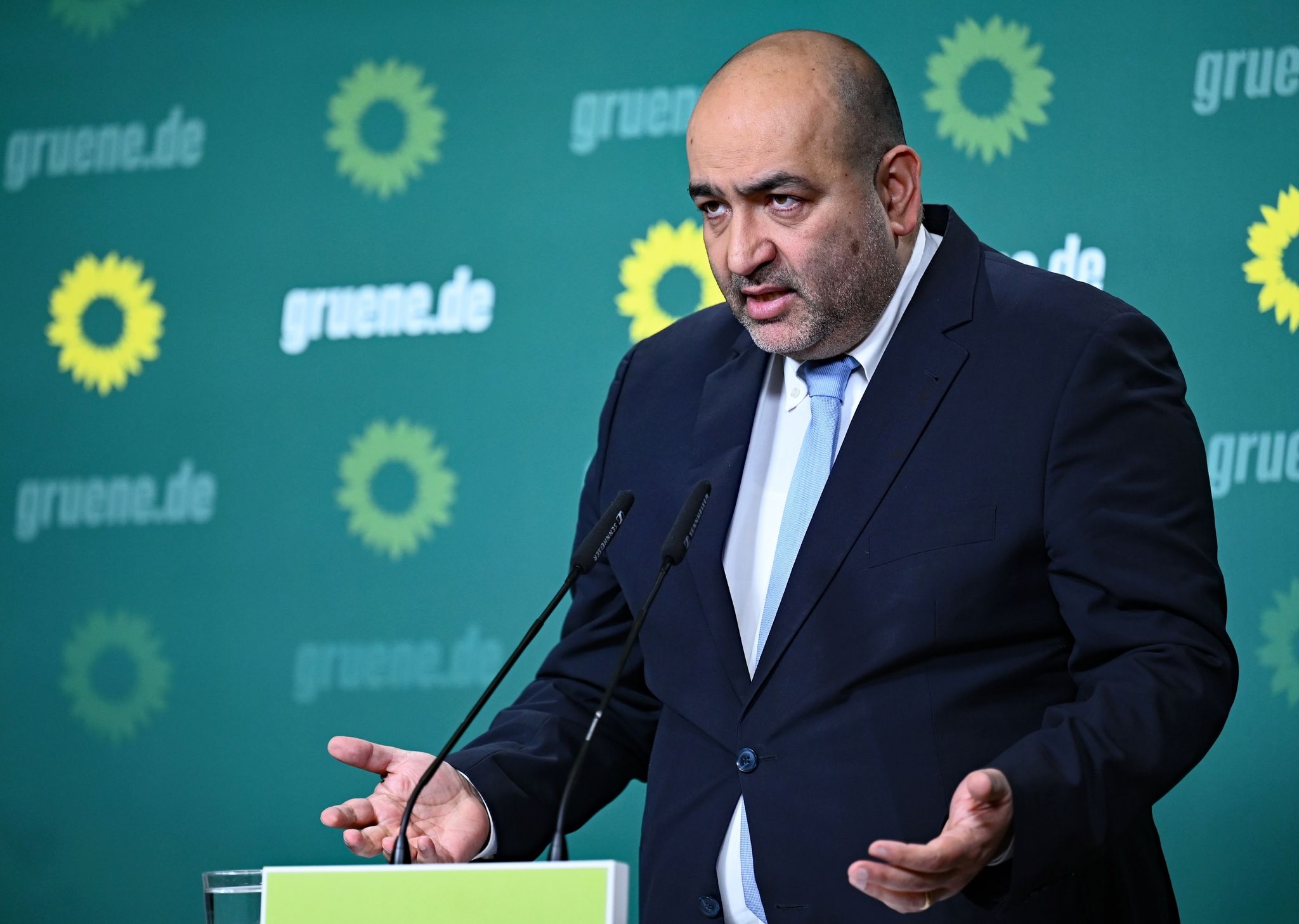 Nouripour kritisiert Zögern europäischer Partner bei Panzern