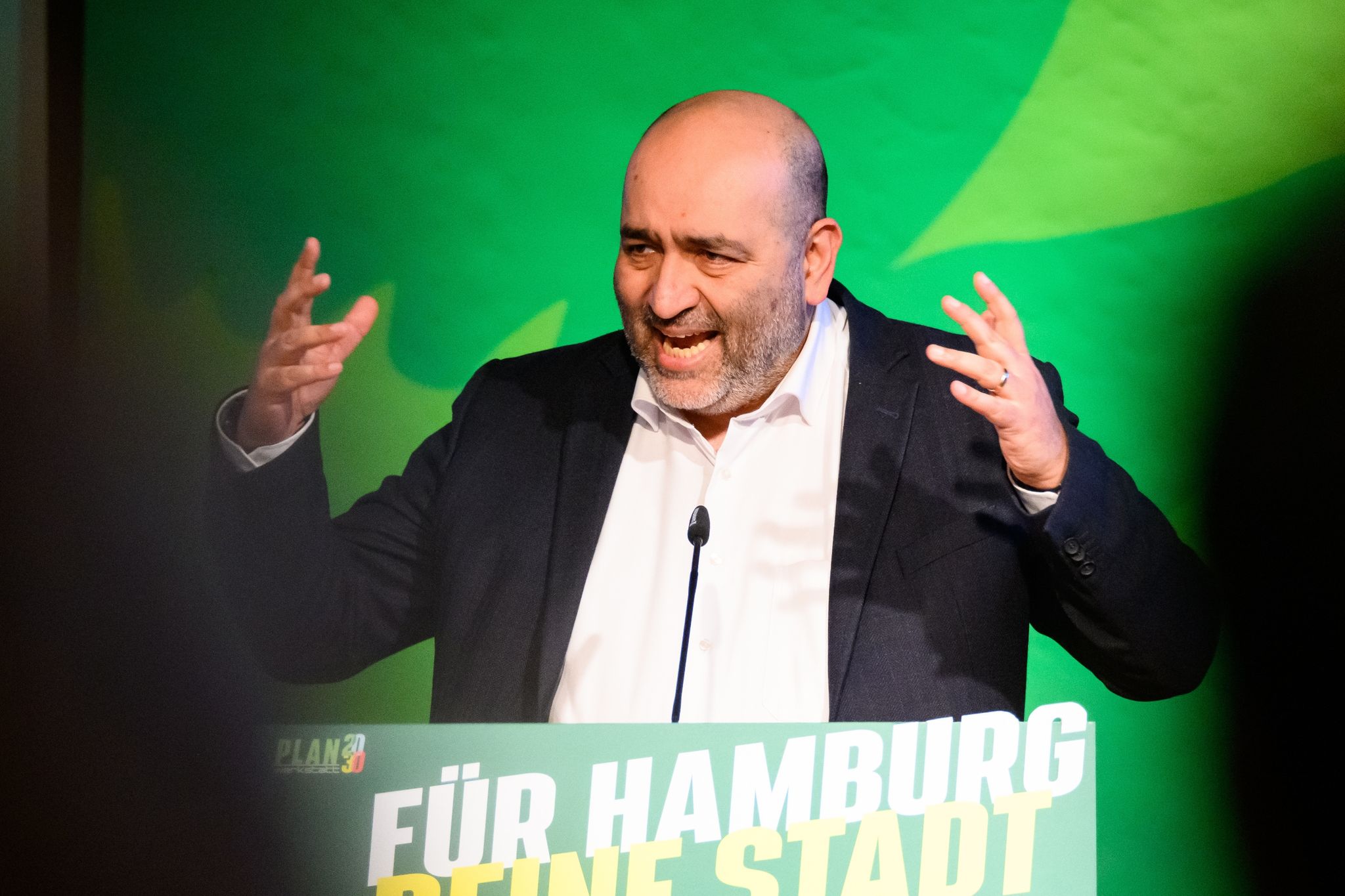 Nouripour kritisiert FDP – mehr Klimaschutz im Verkehr