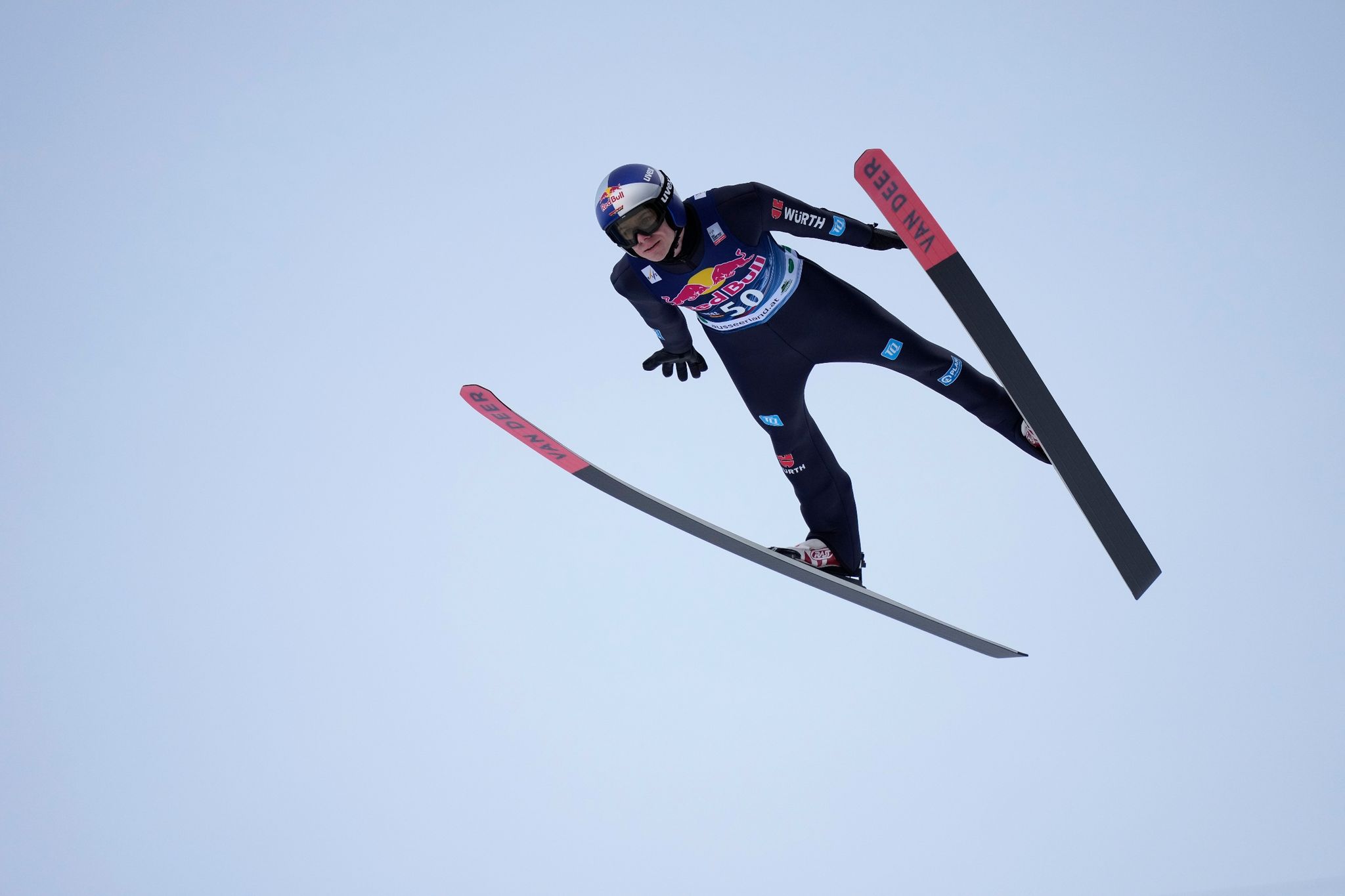 Wellinger beschert Skispringern ersten Sieg