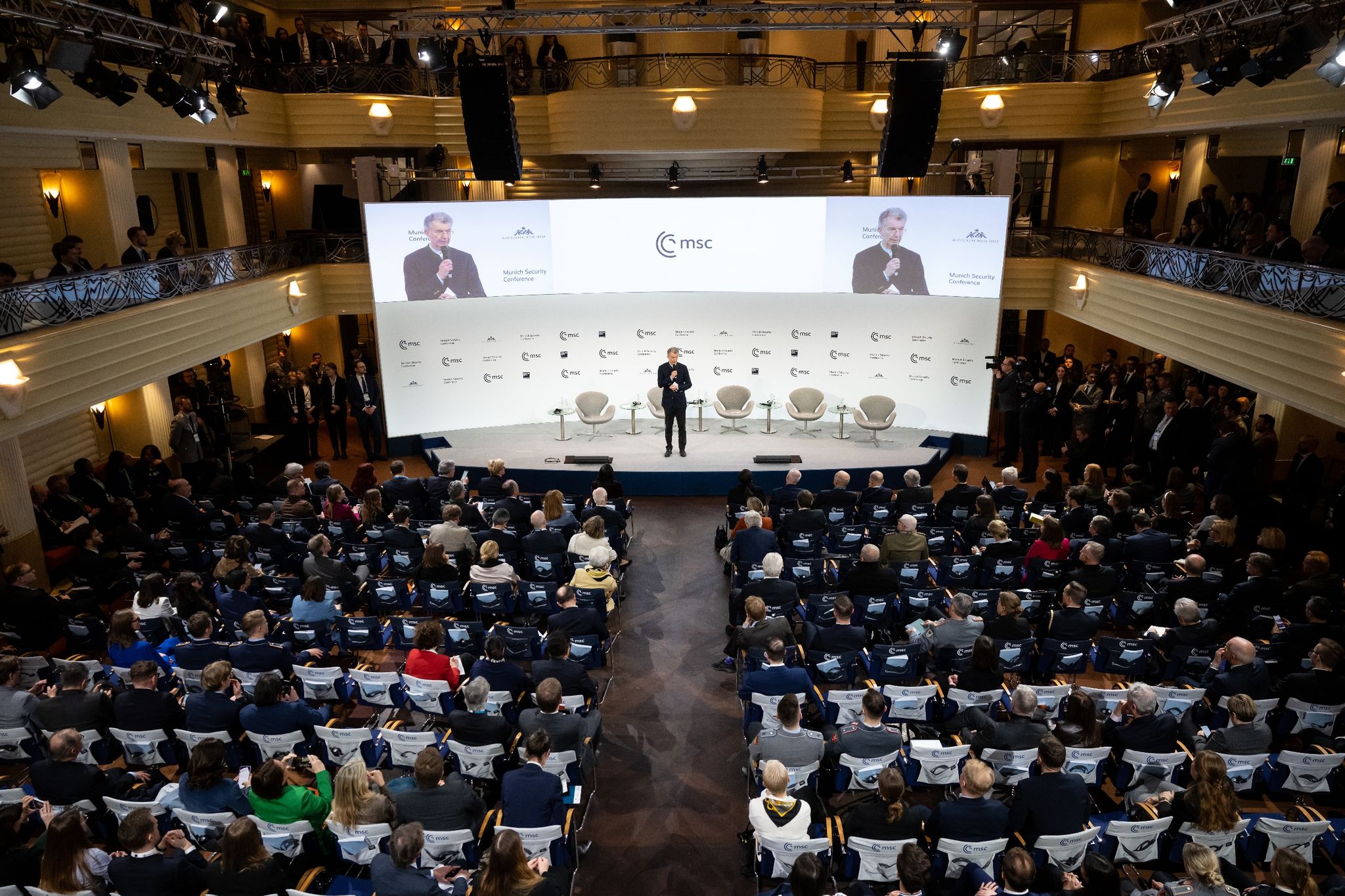 Die Münchner Waffenbörse und ein mysteriöser Friedensplan