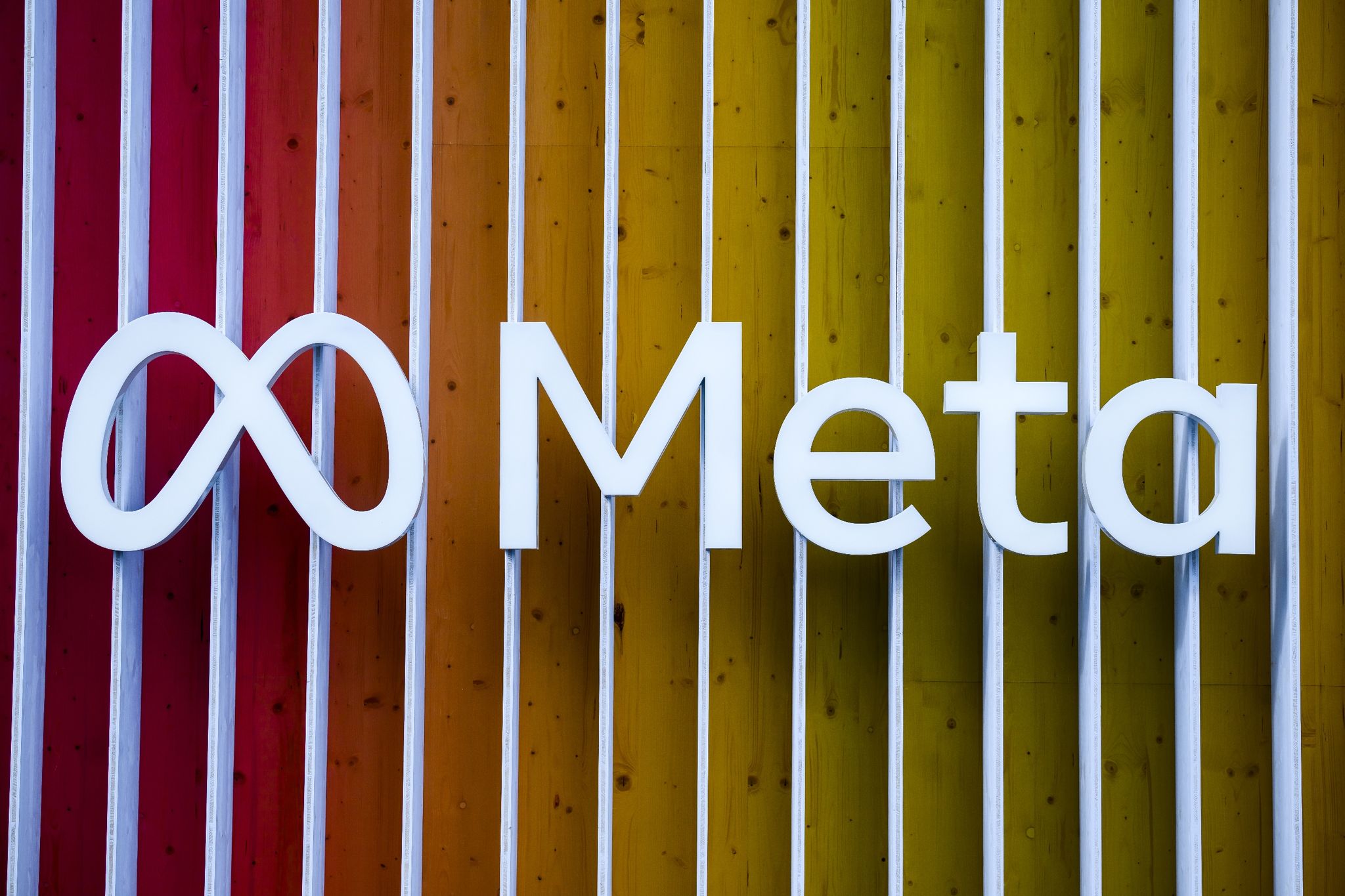 Meta übertrifft Erwartungen trotz Umsatzrückgangs