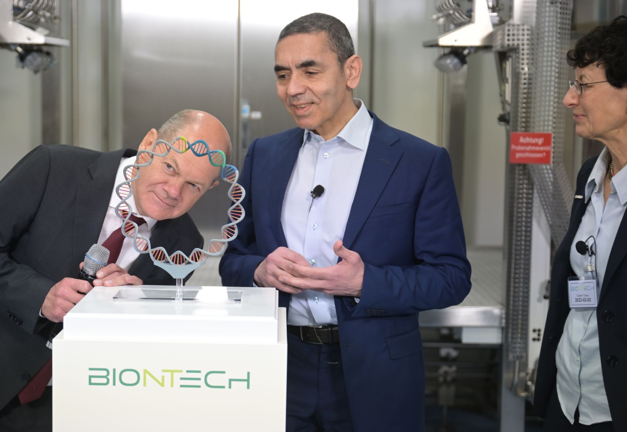 Scholz bei Biontech: Mehr Tempo bei Genehmigungsverfahren
