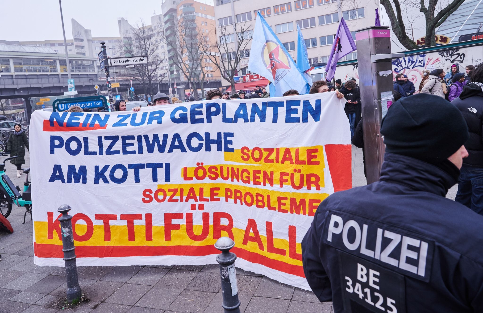 Neue Polizeiwache am Kottbusser Tor in Berlin
