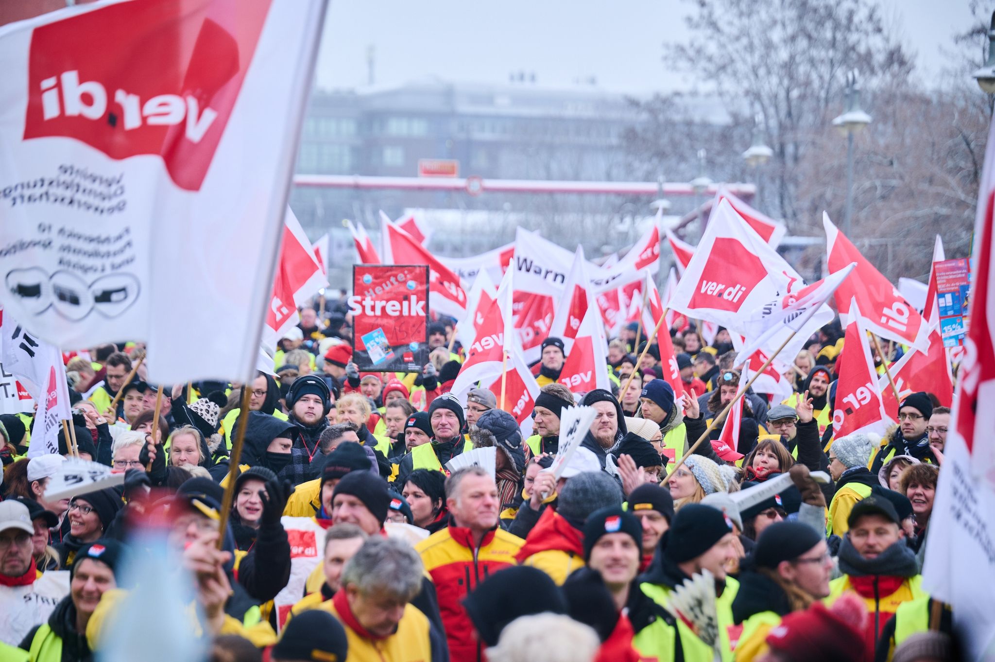 Warnstreiks bei der Post: Millionen von Briefe nicht zugestellt