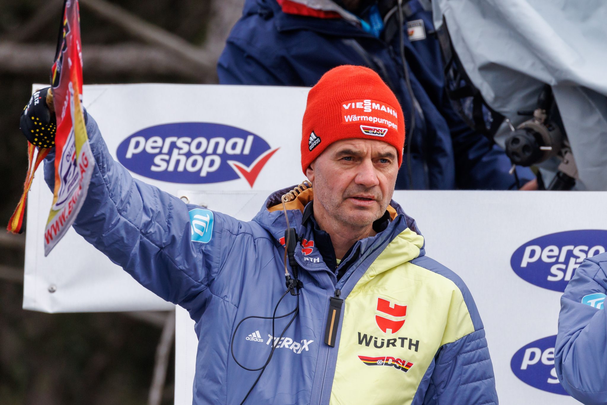 Kniefall im Schnee: Skispringer «fast schon weltmeisterlich»