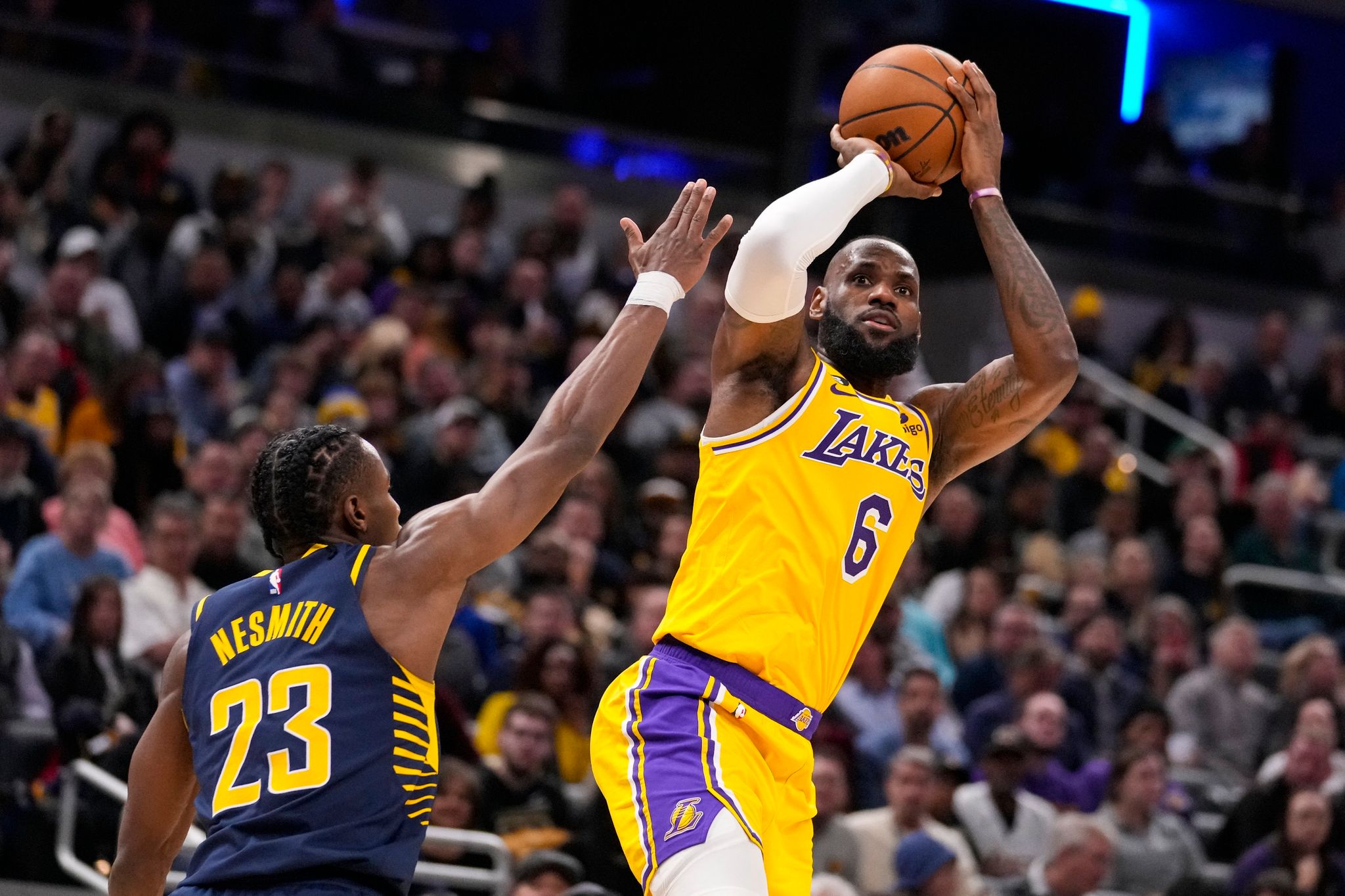 Lakers um Rekordjäger James gewinnen bei den Pacers