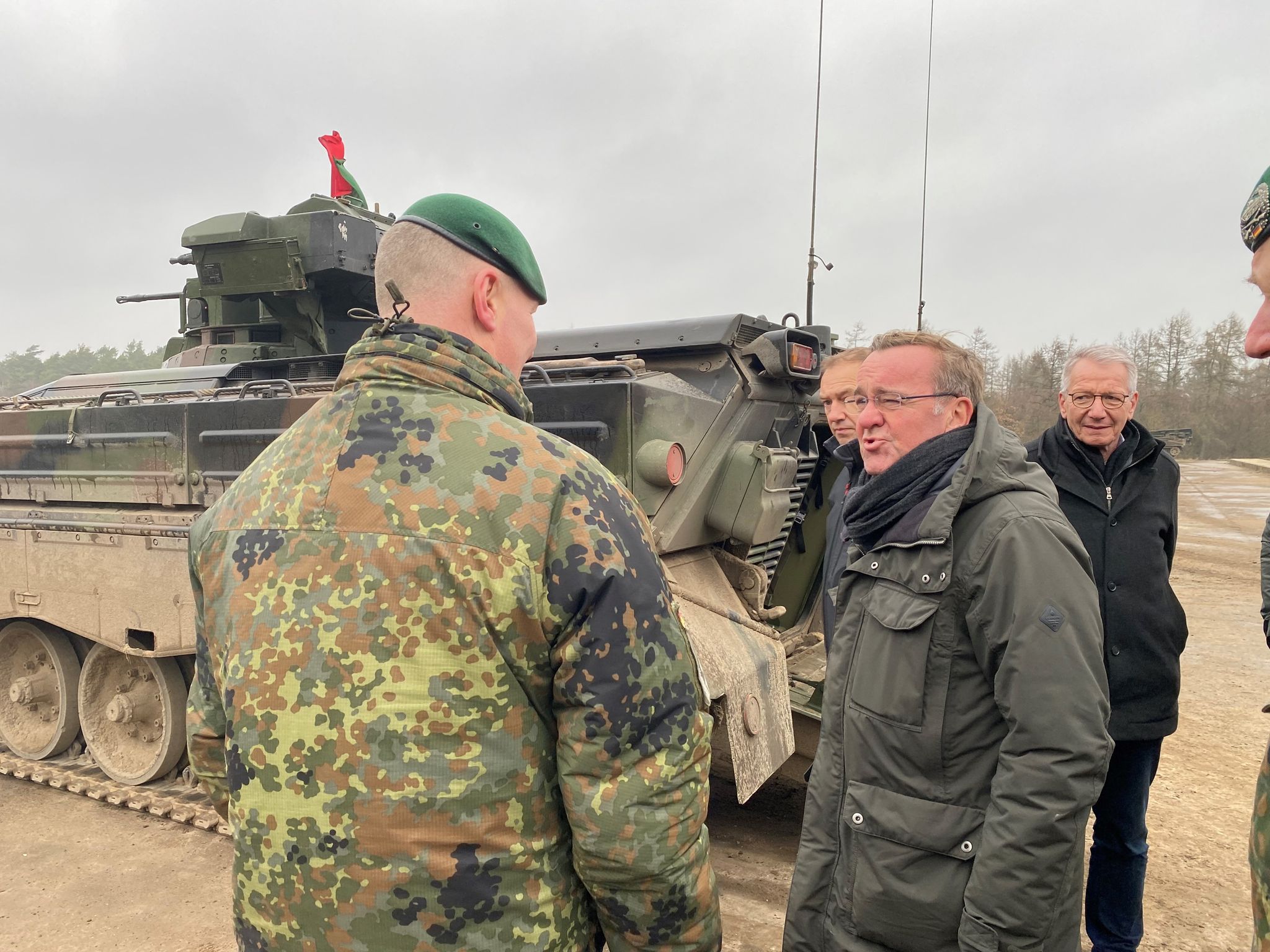 Pistorius besucht Panzerausbildung in Munster