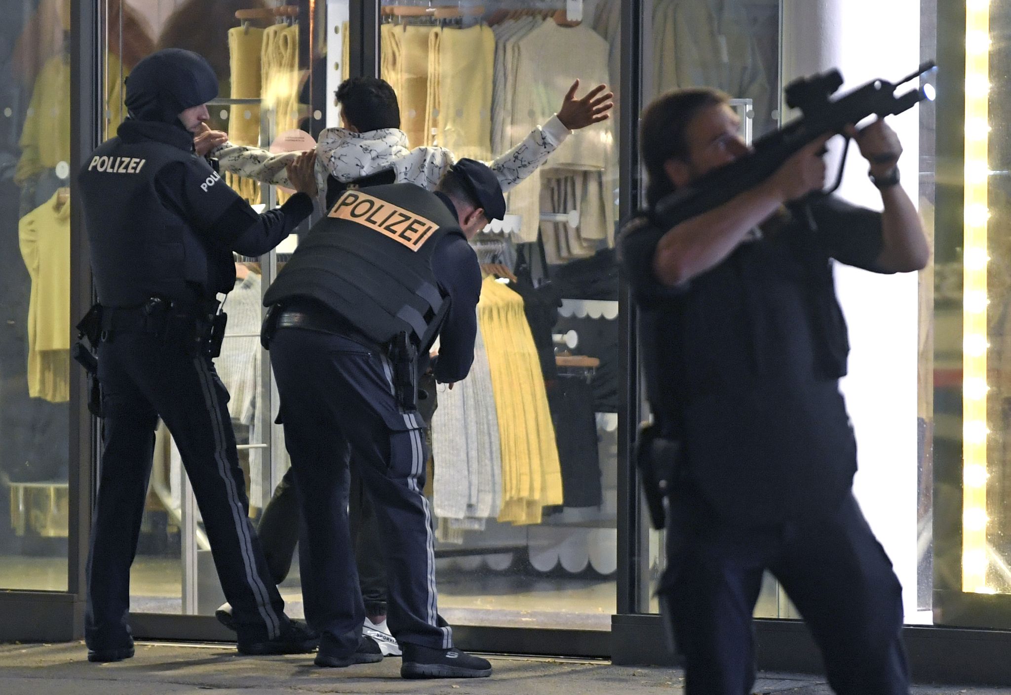 Lange Haftstrafen für vier Helfer des Wiener Attentäters
