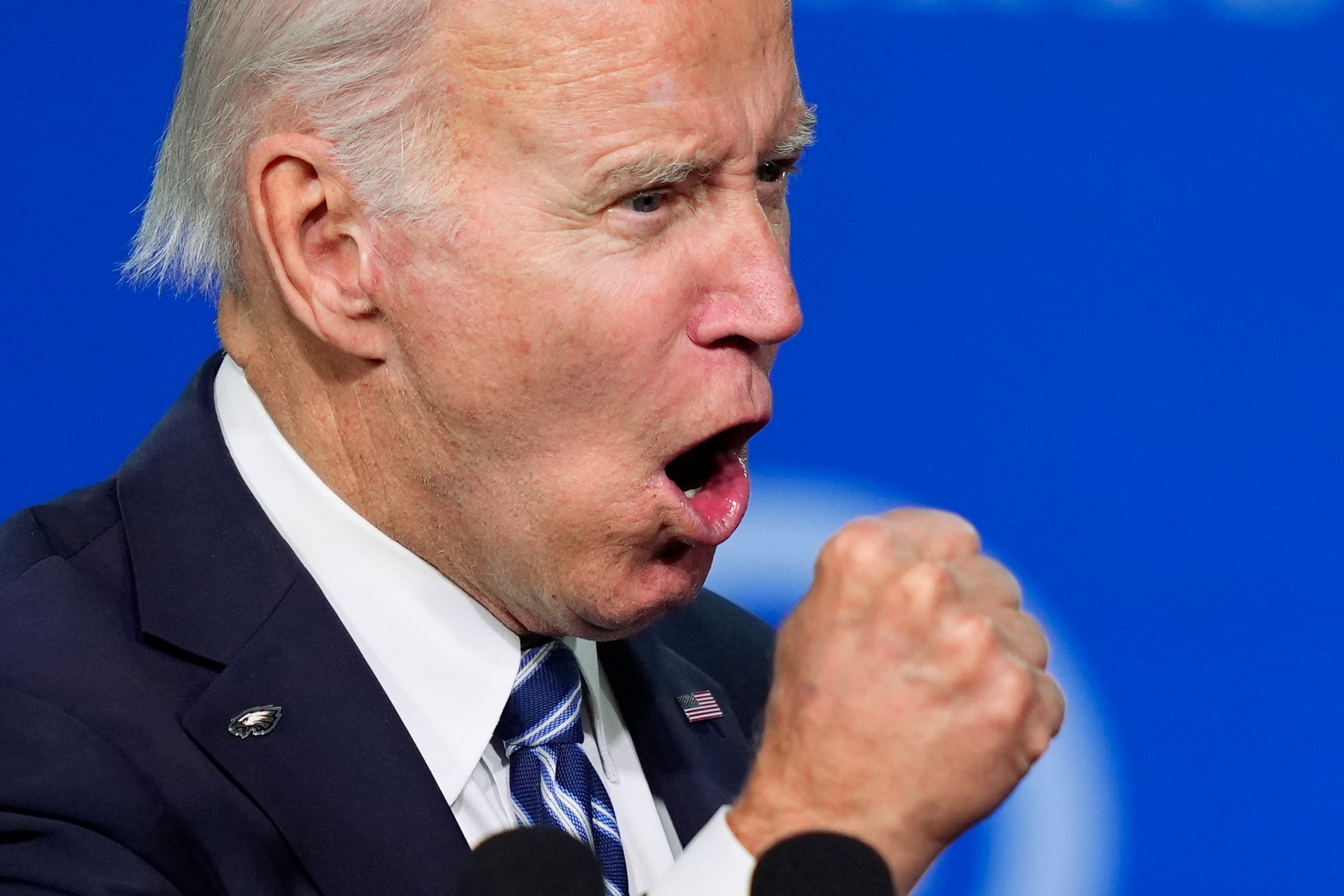 Räuspern, husten, steifer Gang: Joe Biden im Gesundheitscheck
