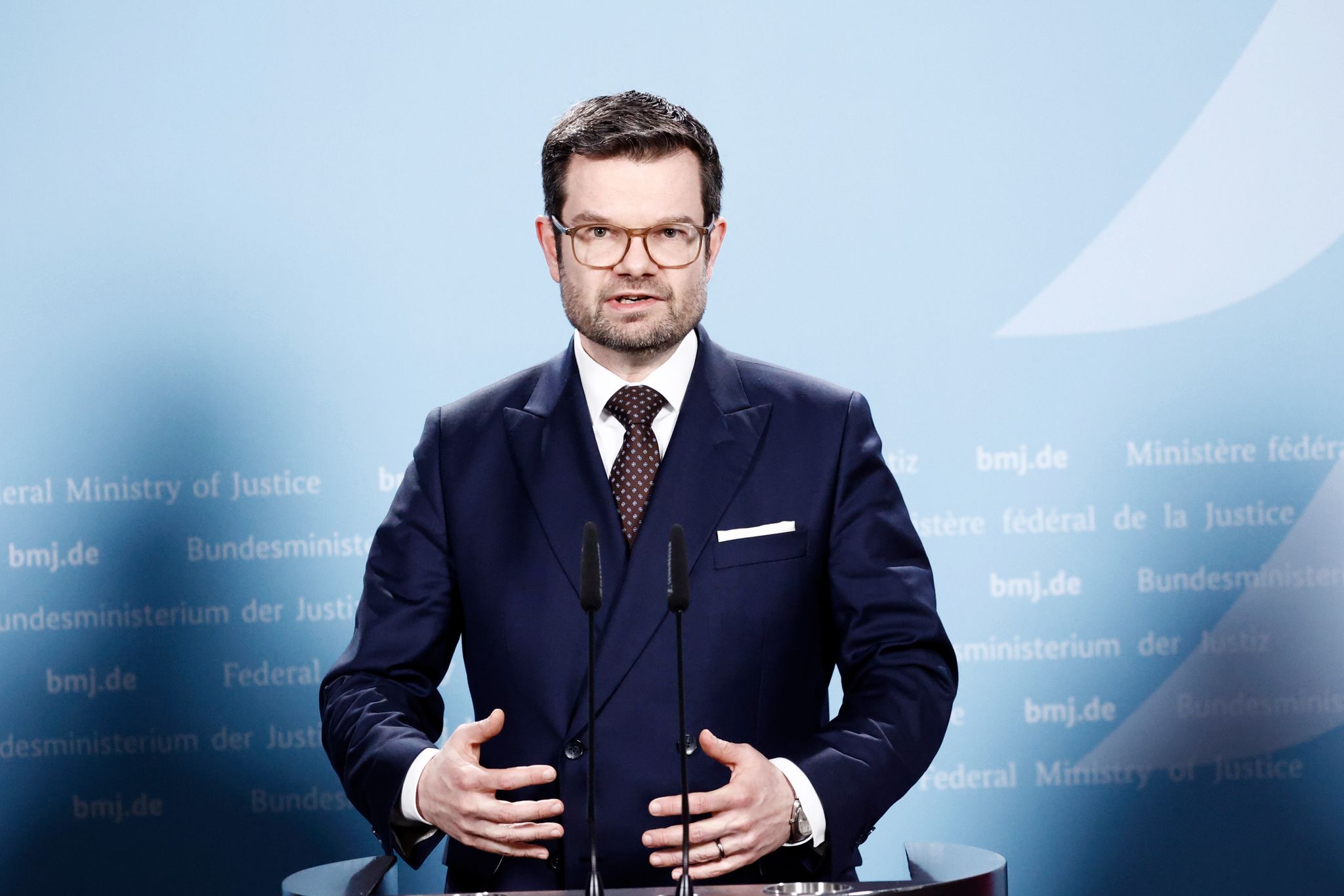 Buschmann legt Namensrecht mit mehr Freiheiten vor