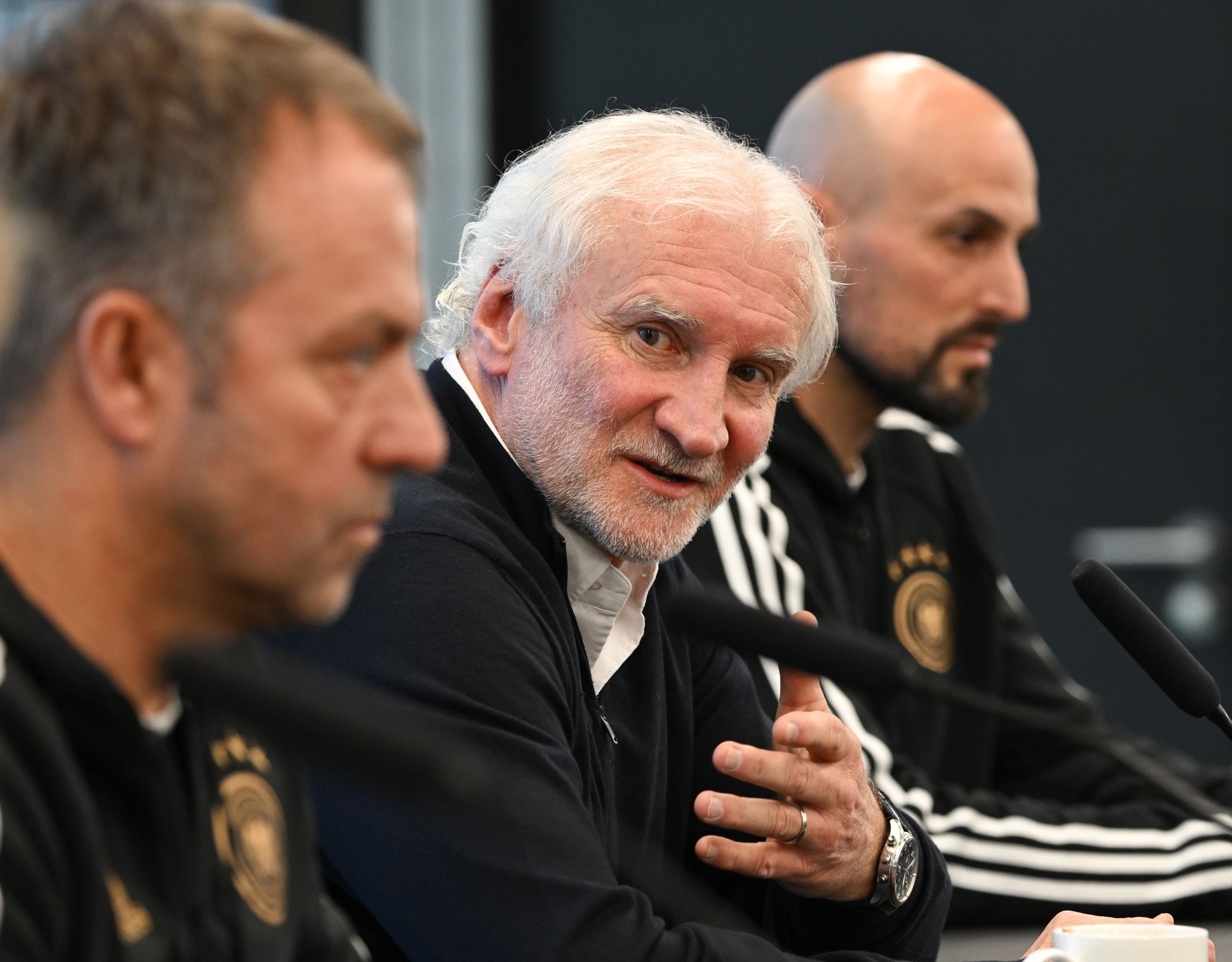 Völler schwört DFB-Spieler ein – Werben um die Fans