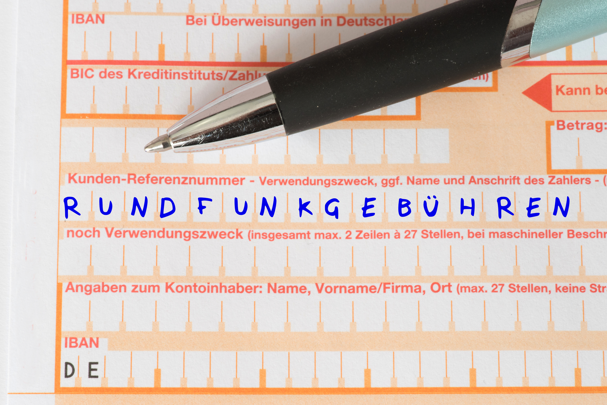 Symbolbild Überweisung von Rundfunkbeiträgen