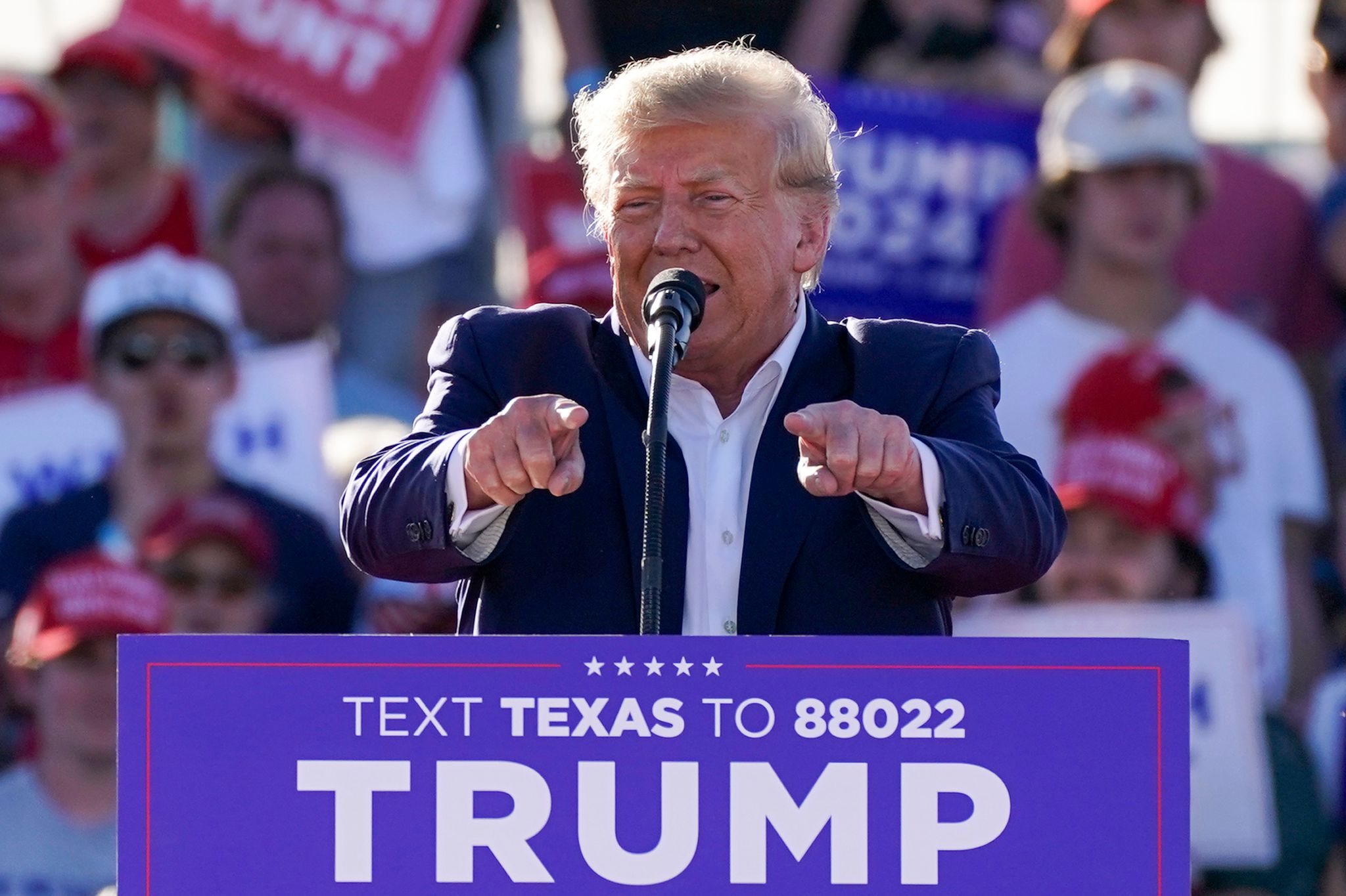 Trump schimpft bei Wahlkampfveranstaltung auf Rechtsstaat