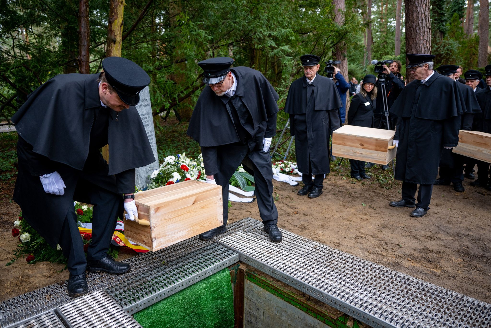 Menschliche Knochenfragmente von Verbrechensopfern bestattet