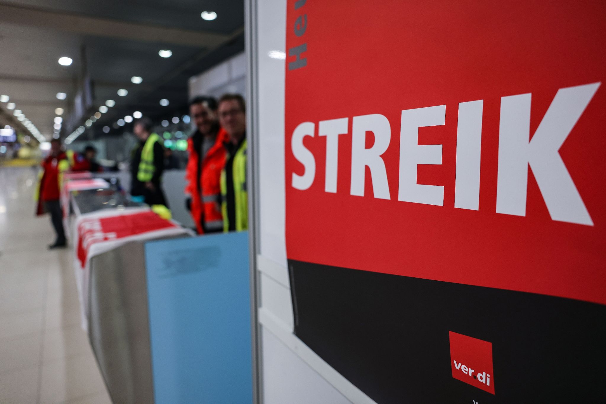 Deutschland ausgebremst – Warnstreiks legen Verkehr lahm