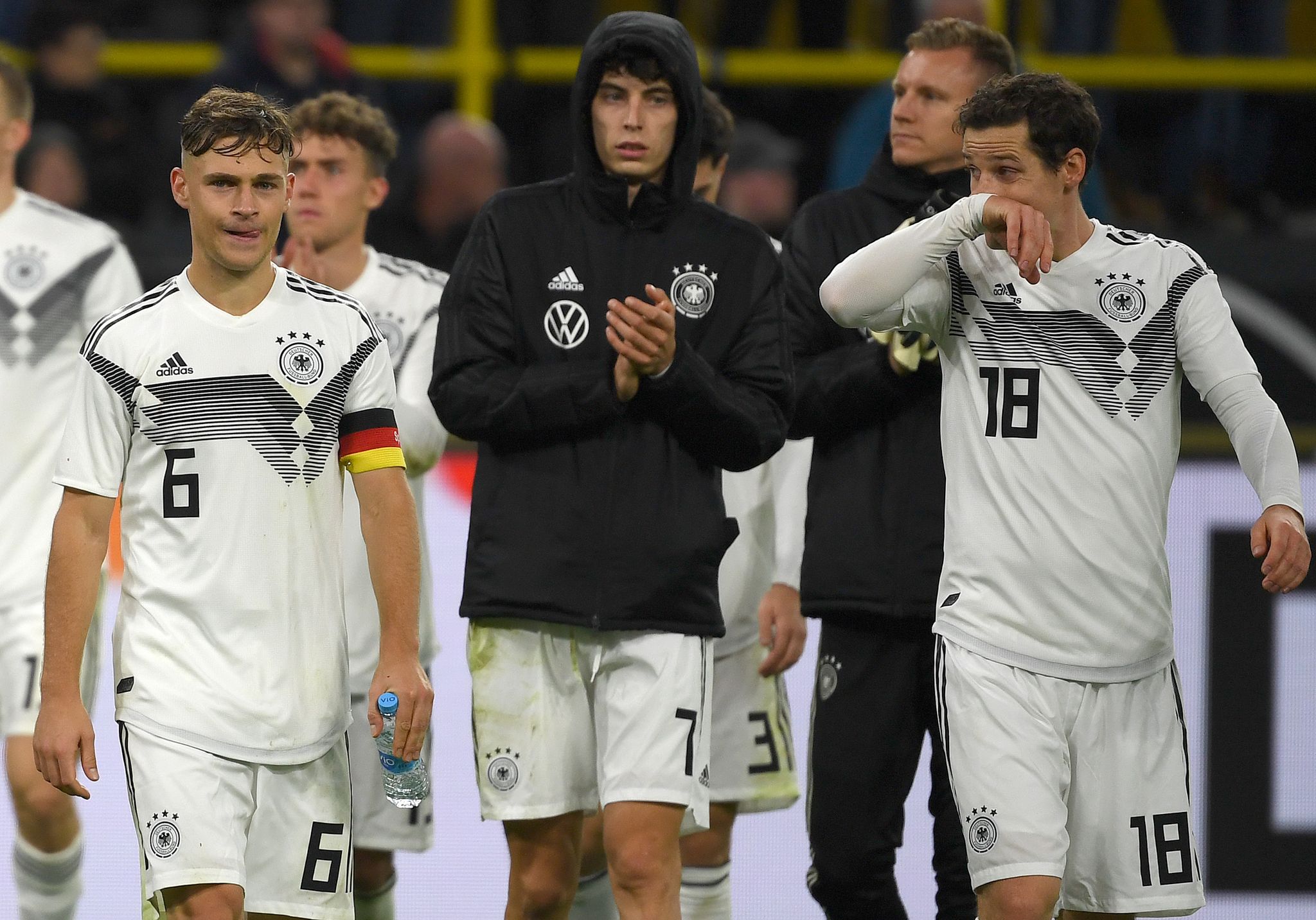 Kimmich trägt Schwarz-Rot-Gold: DFB beendet Binden-Debatte