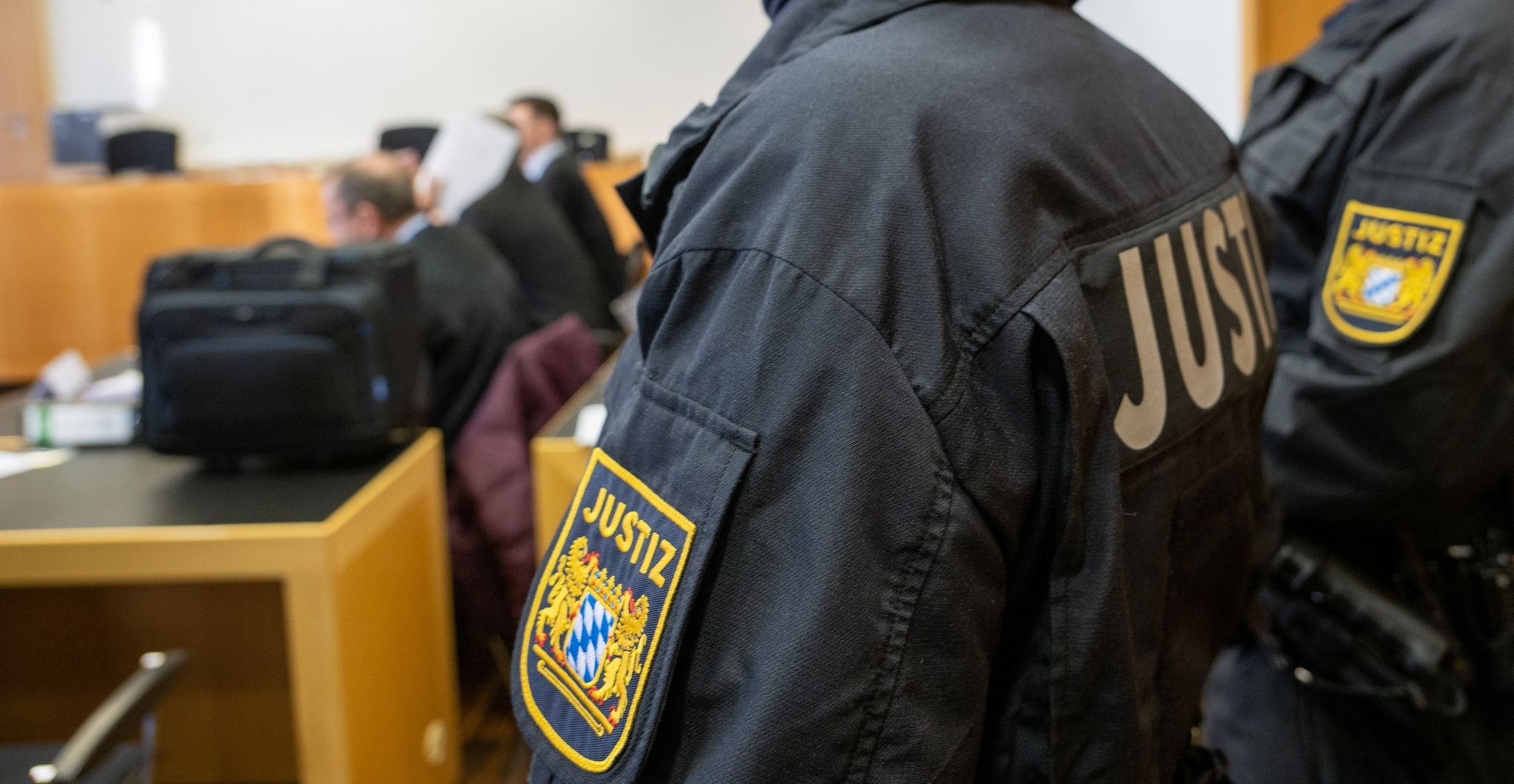 Morddrohung gegen Mädchen: Haftstrafen für Vater und Bruder