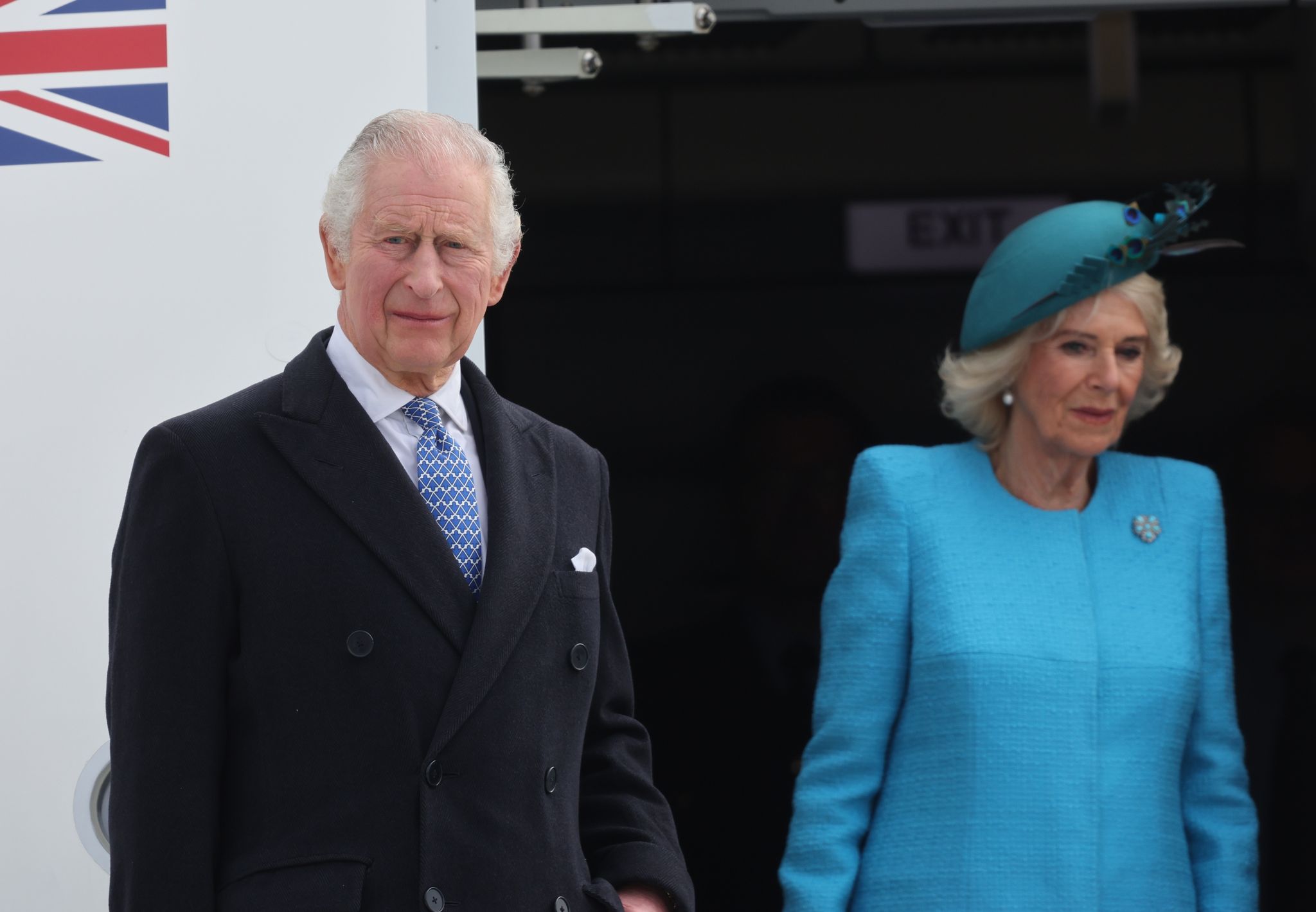 Charles III. und Camilla in Deutschland begrüßt