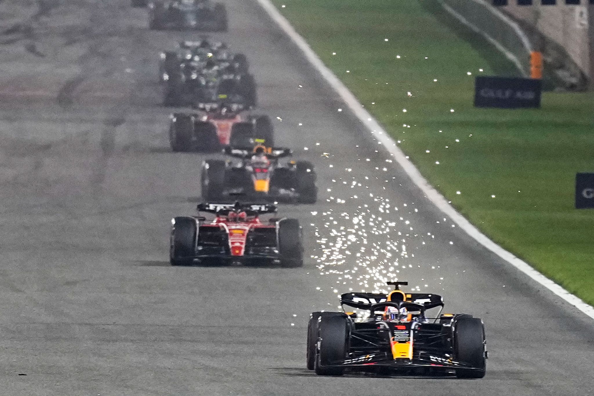 Verstappen nimmt mit Bahrain-Sieg Kurs auf Titel-Hattrick