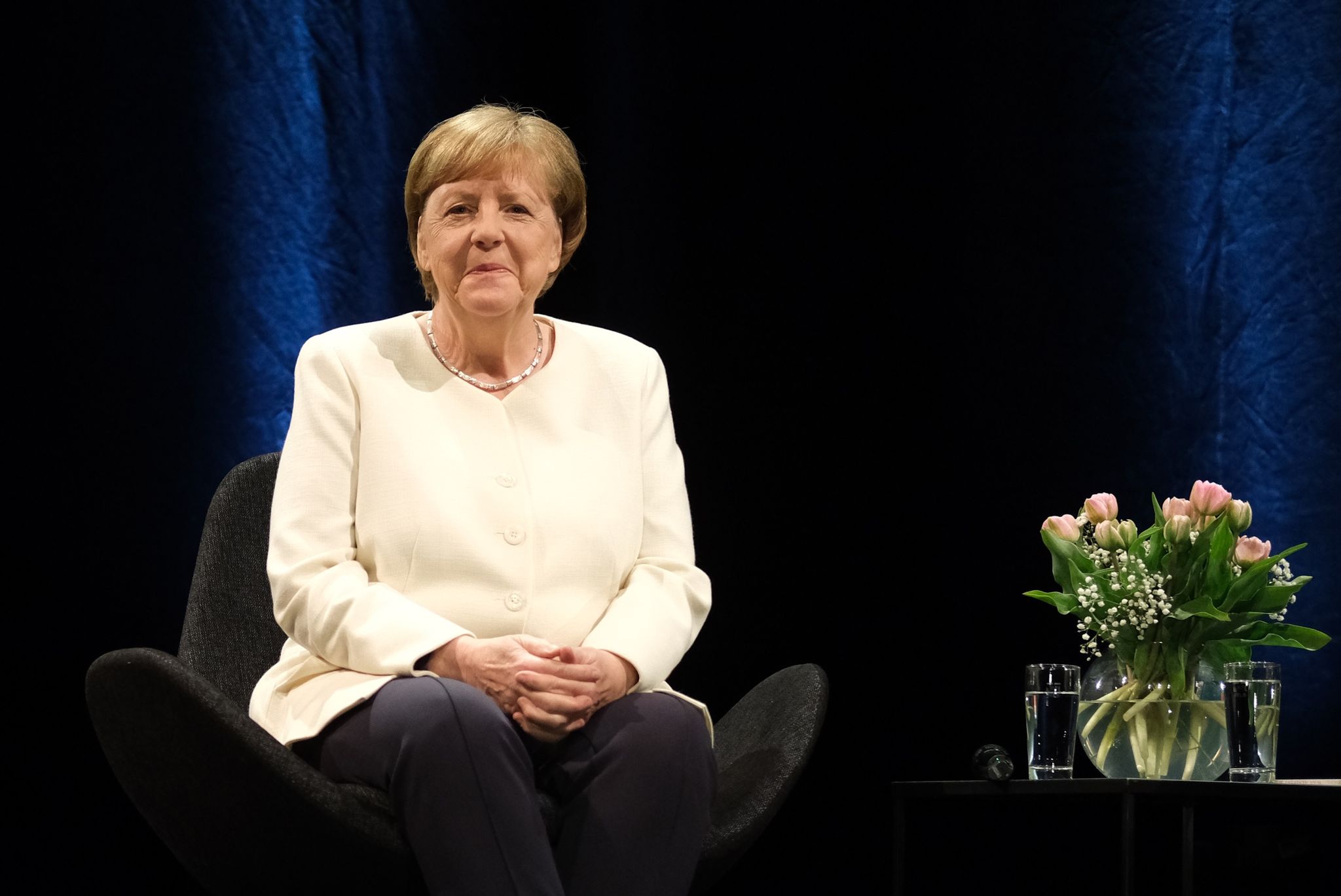 Keine Fehler, aber Versäumnisse – Merkel blickt zurück