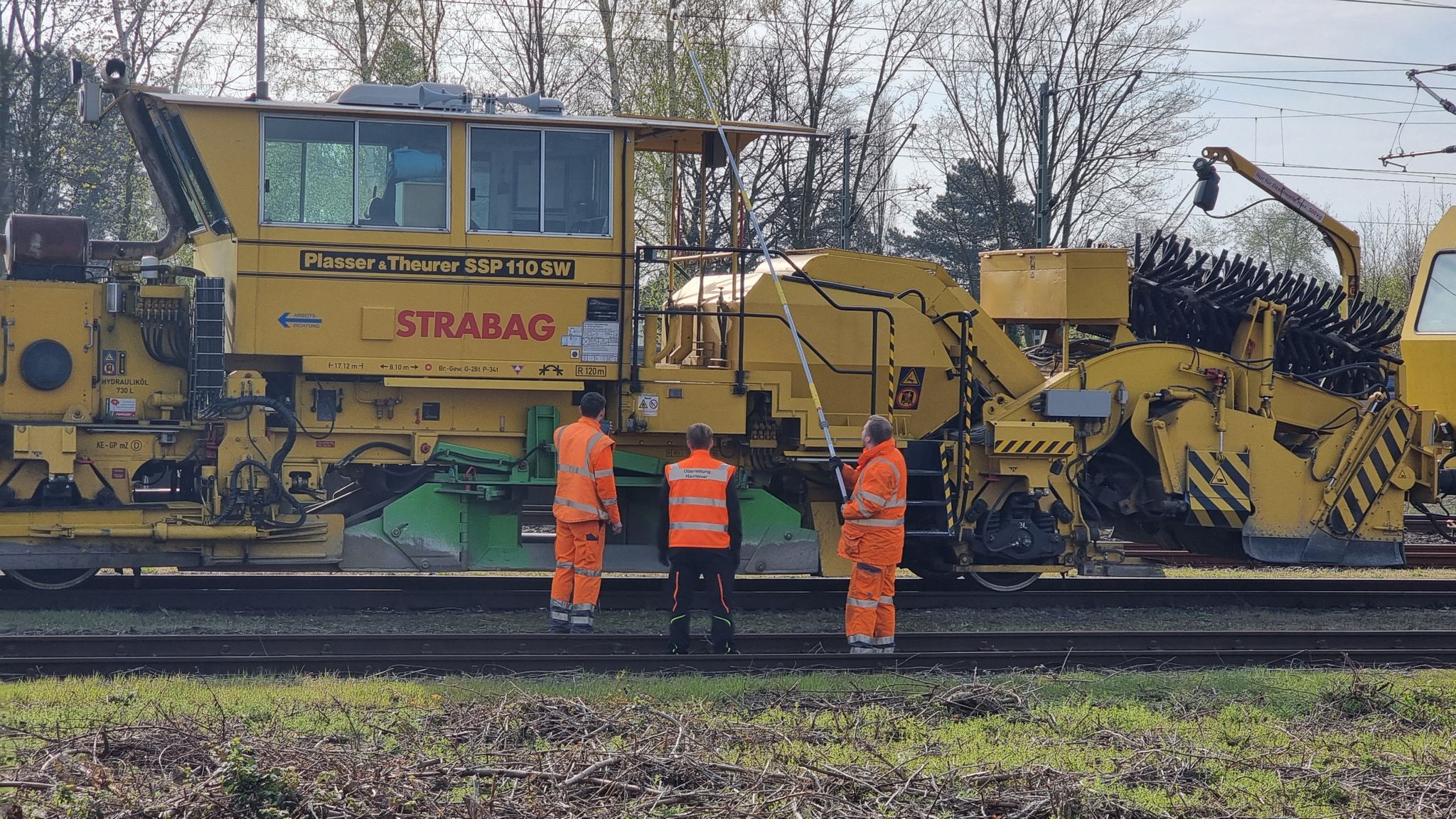 Stromschlag mit 15.000 Volt: 13-Jähriger in Lebensgefahr